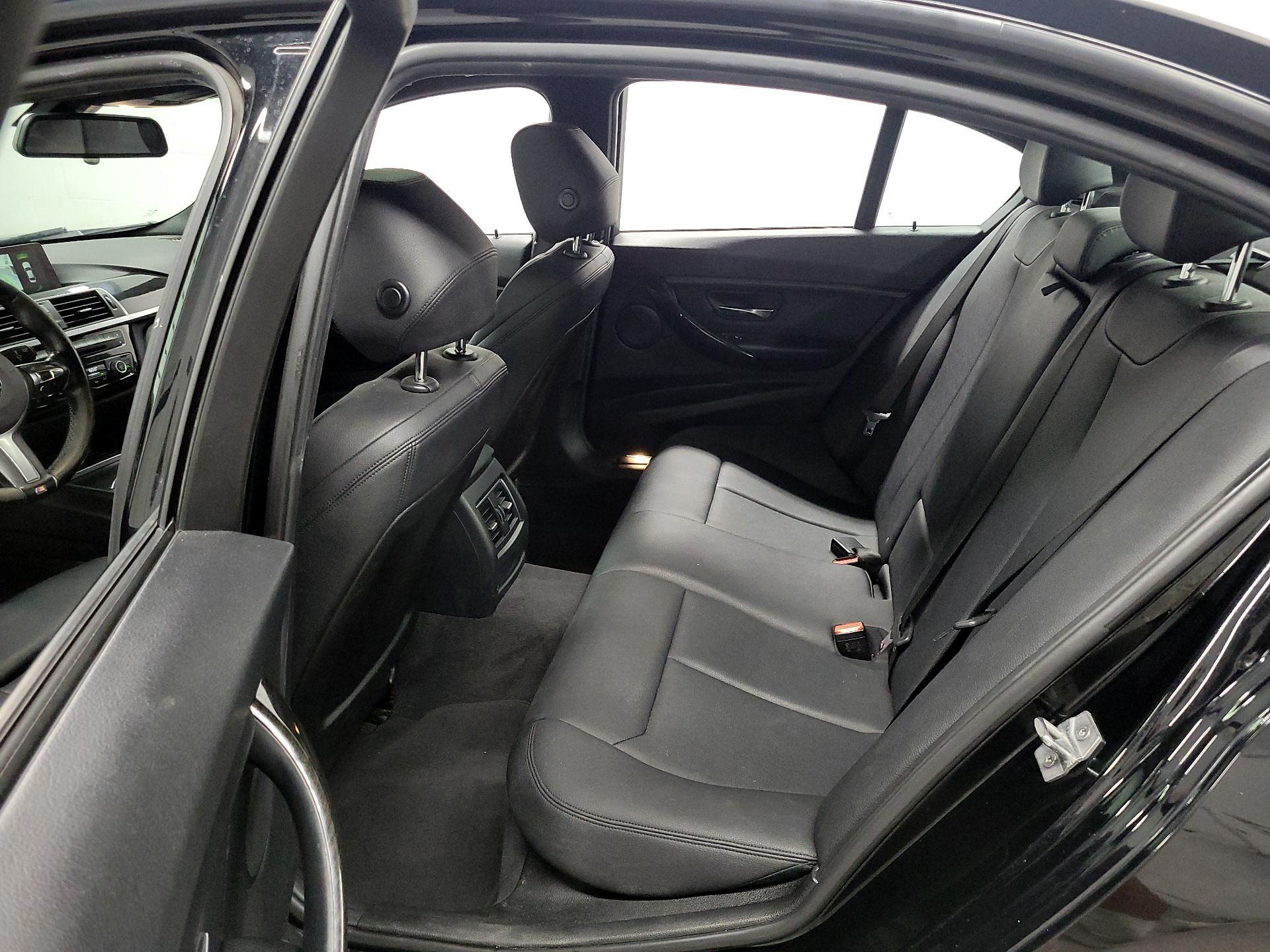 Thumbnail: 2016 BMW 3 Series - 18