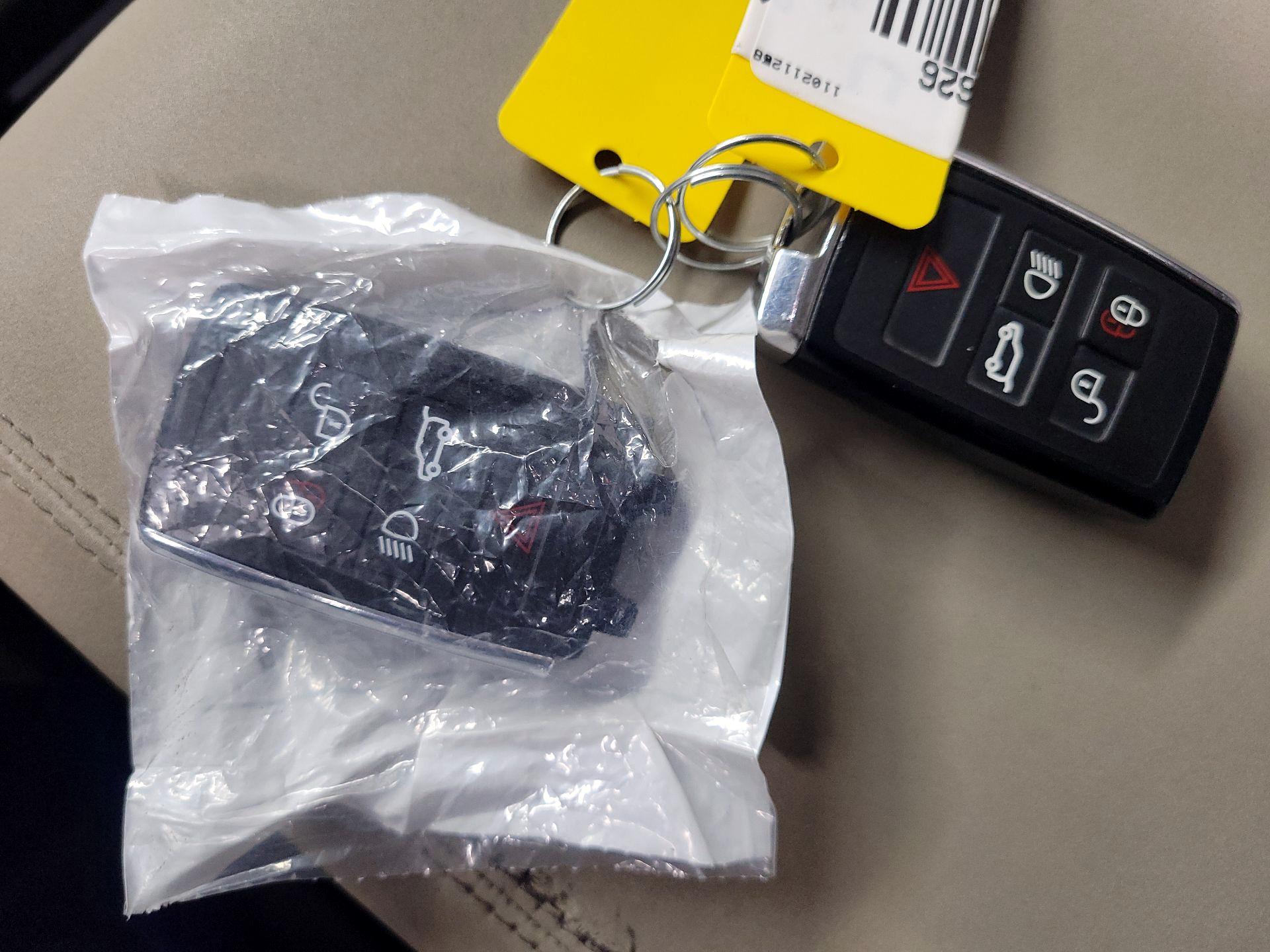 Thumbnail: 2023 Land Rover Defender - 20