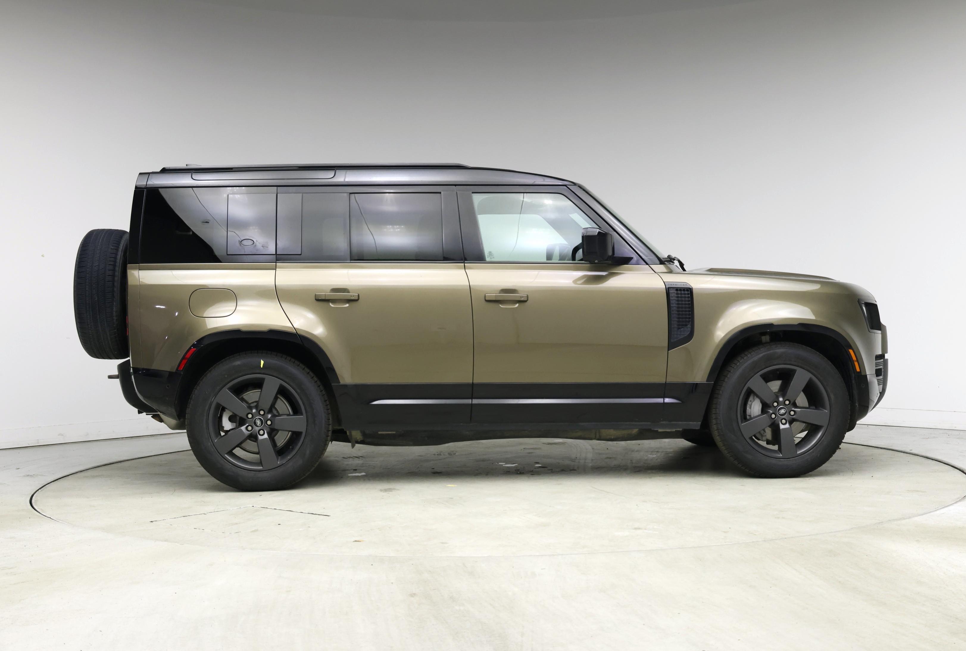 Thumbnail: 2023 Land Rover Defender - 7