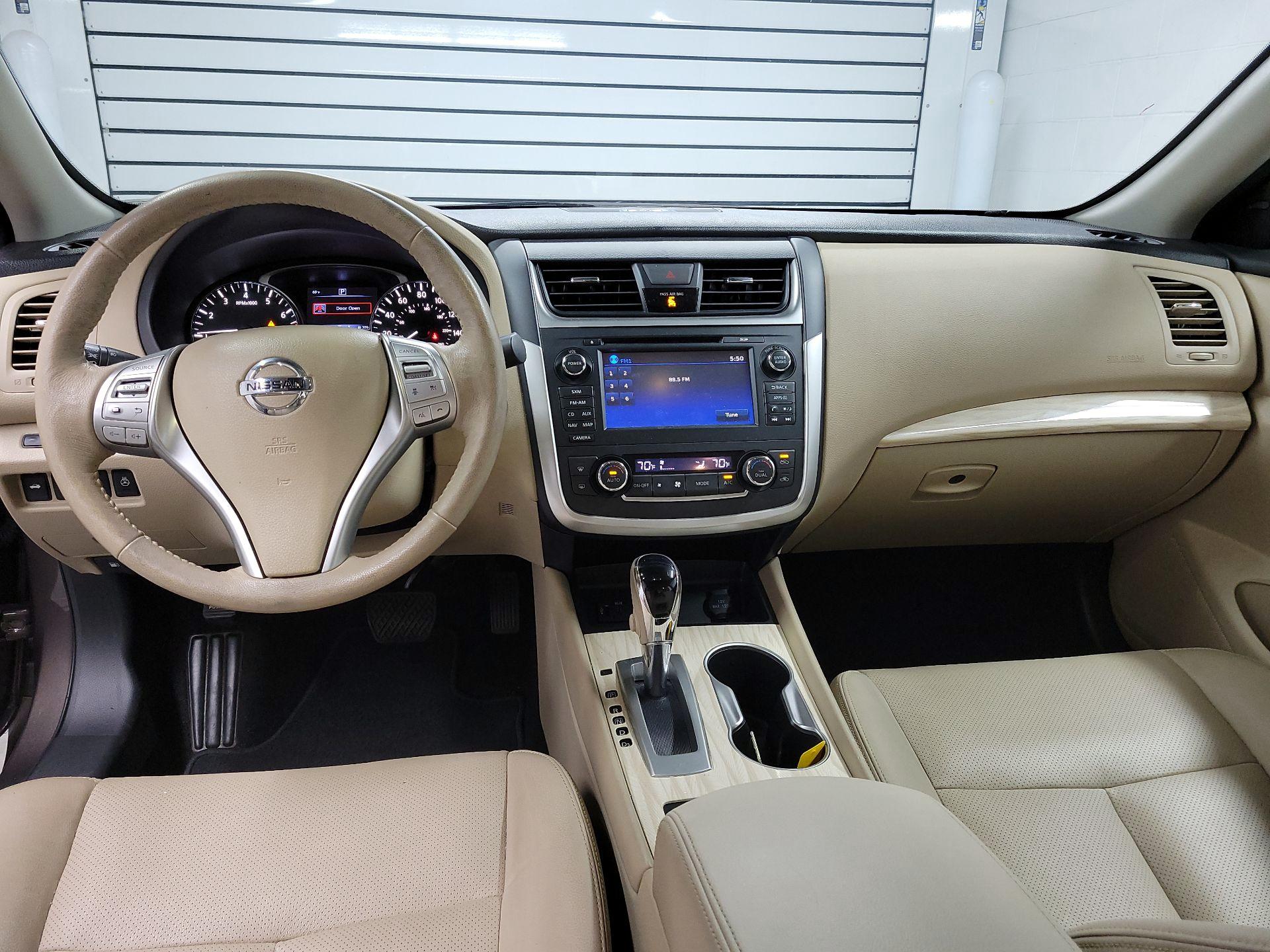 Thumbnail: 2016 Nissan Altima - 9