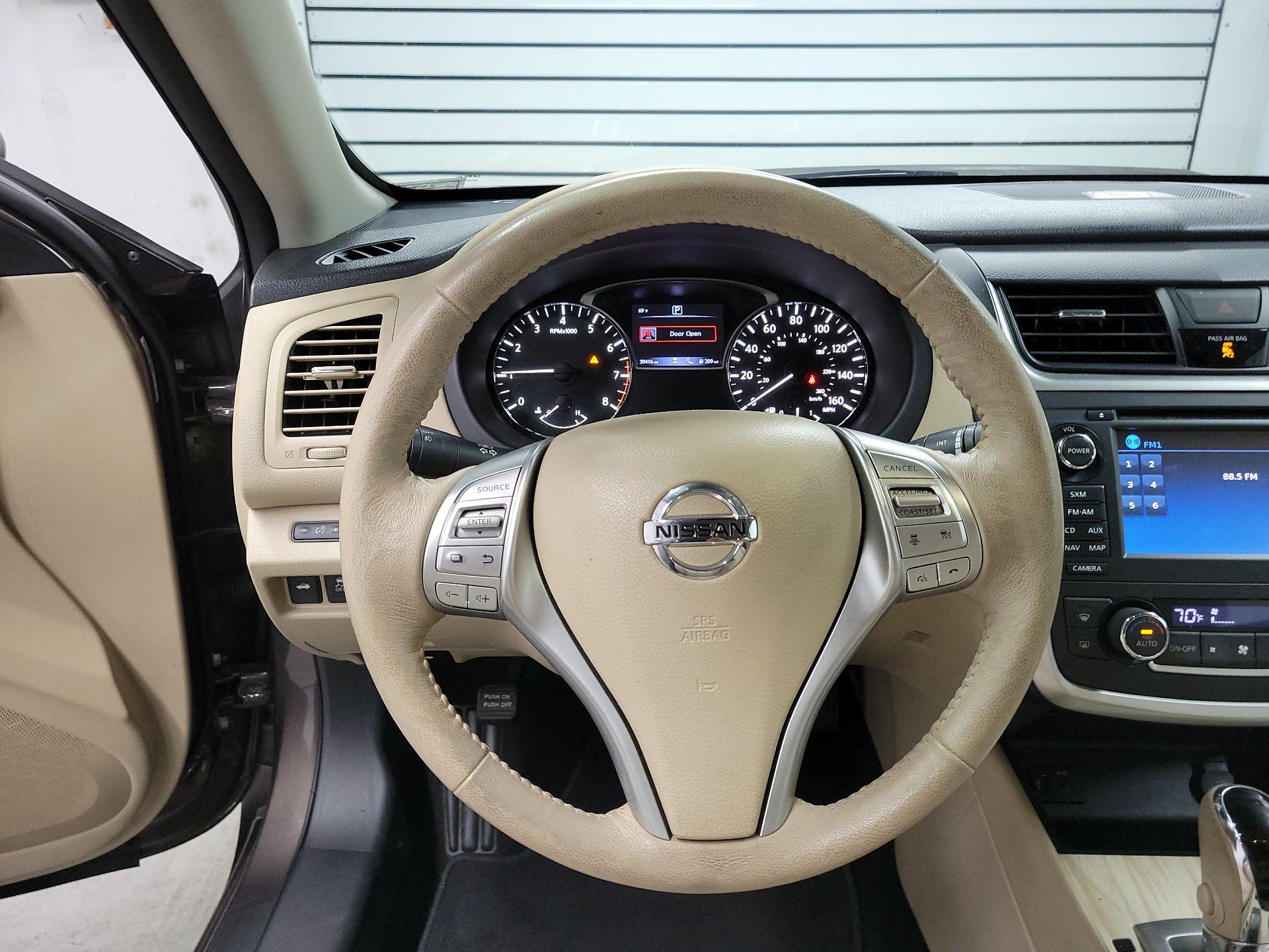 Thumbnail: 2016 Nissan Altima - 10