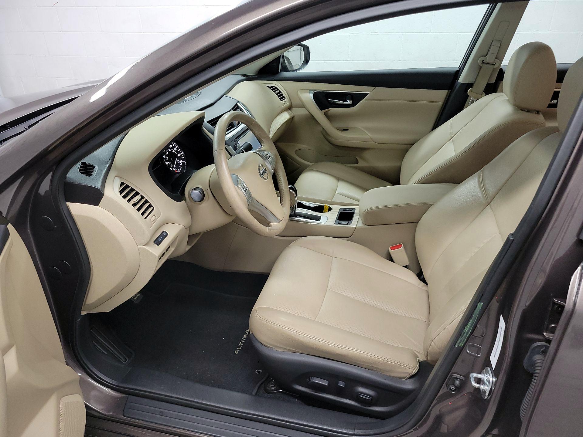 Thumbnail: 2016 Nissan Altima - 11