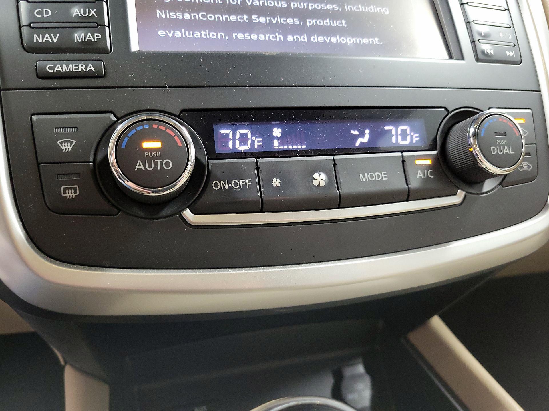 Thumbnail: 2016 Nissan Altima - 16