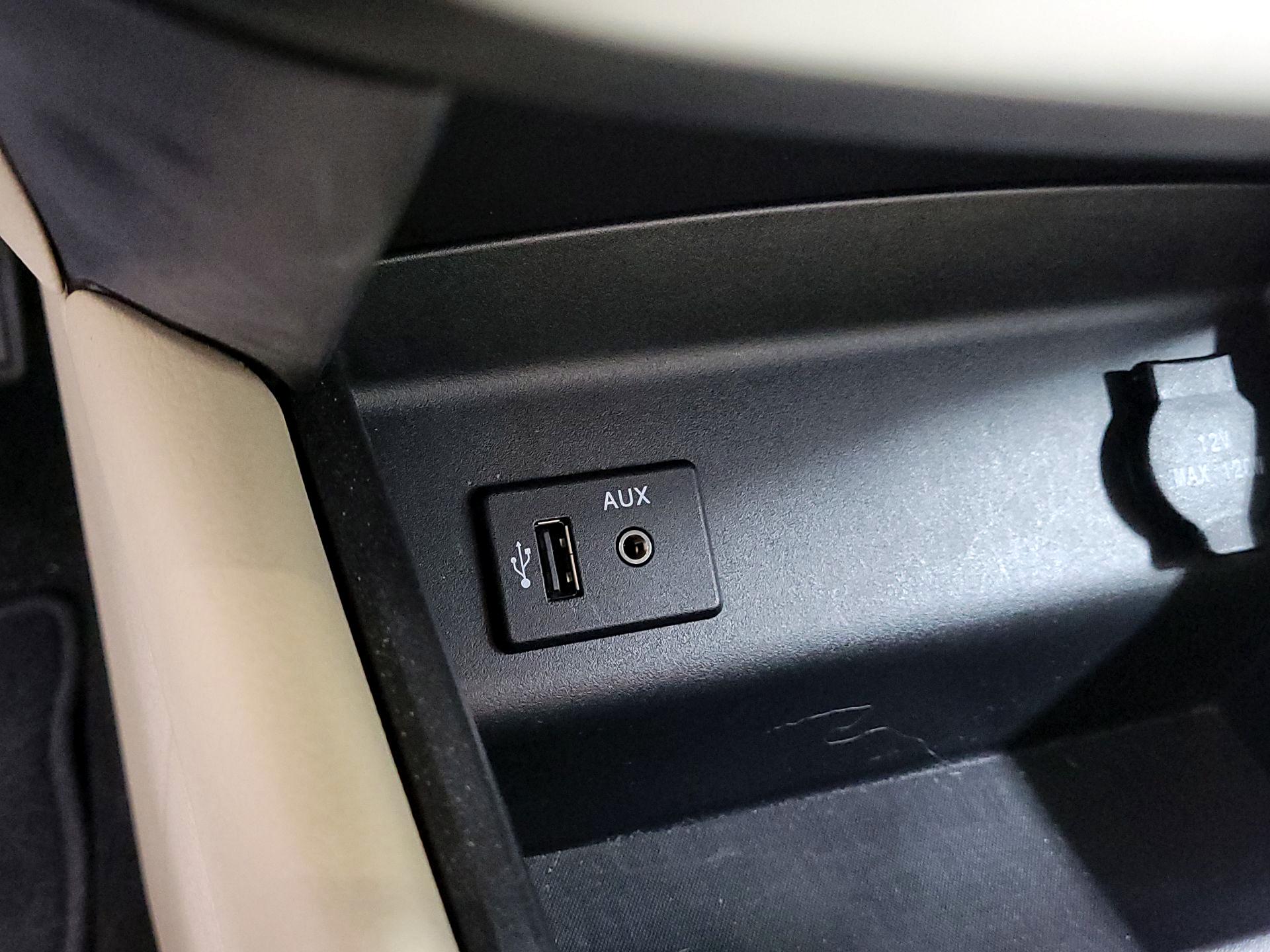 Thumbnail: 2016 Nissan Altima - 18