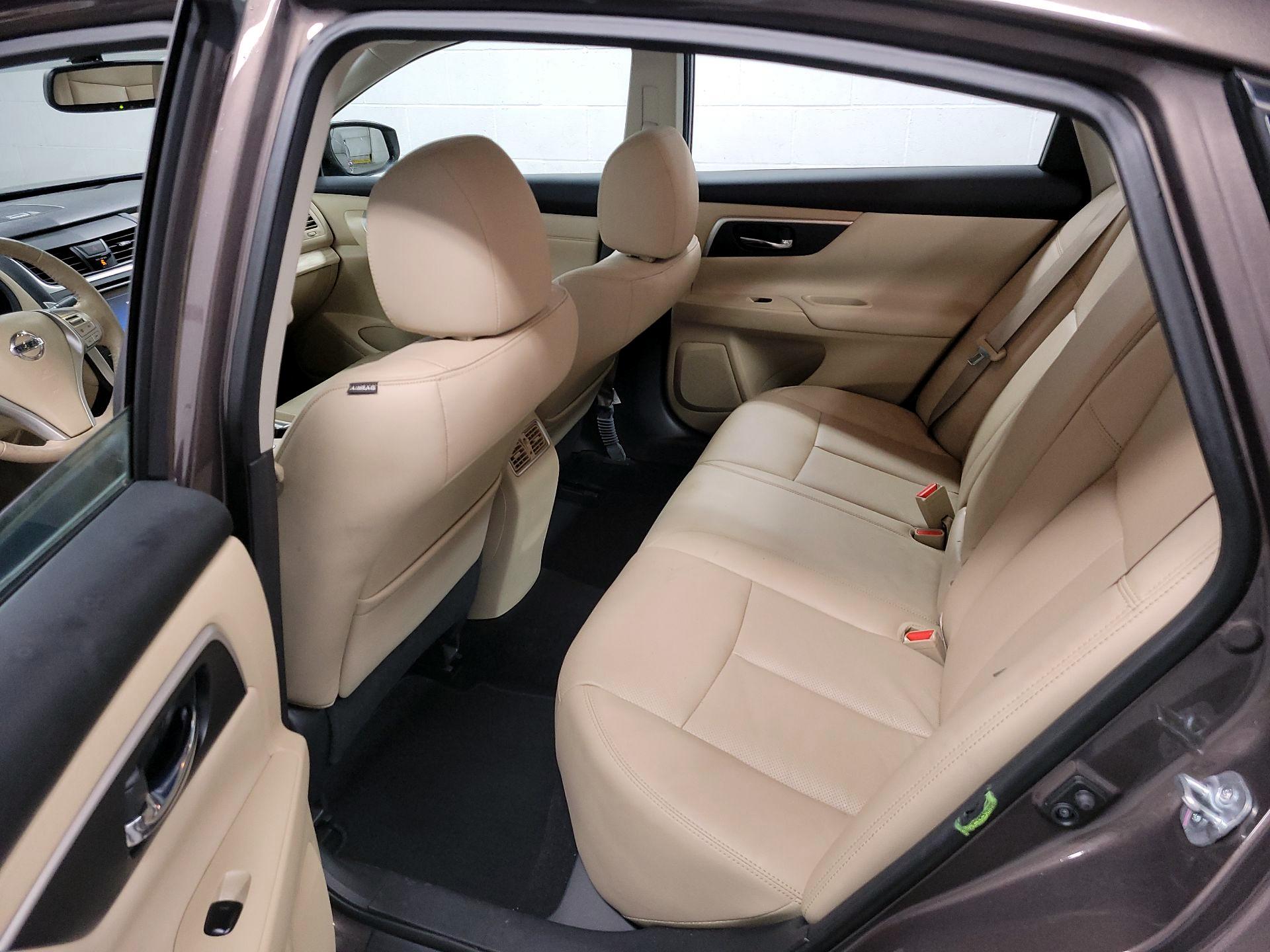 Thumbnail: 2016 Nissan Altima - 20