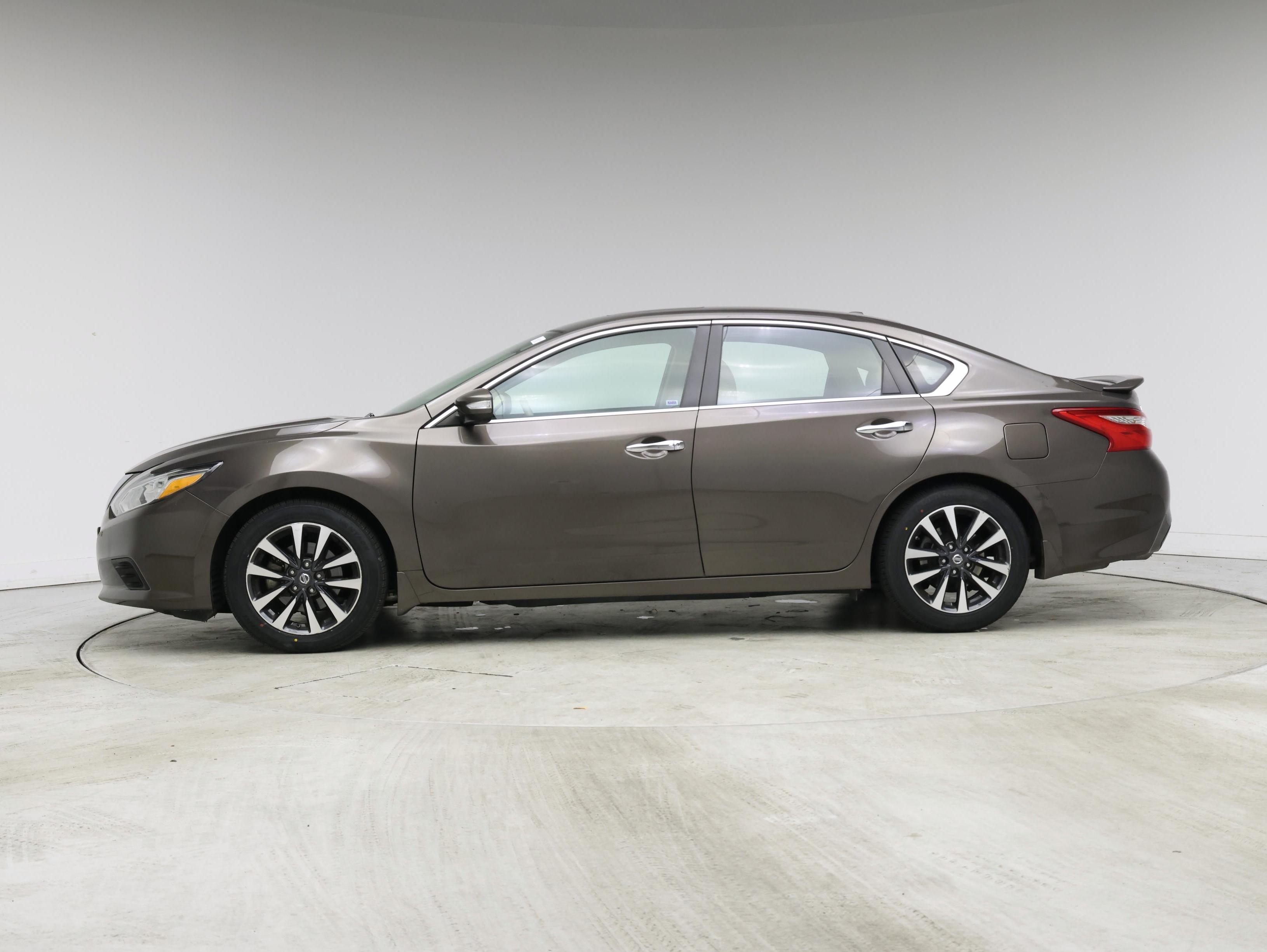 Thumbnail: 2016 Nissan Altima - 3