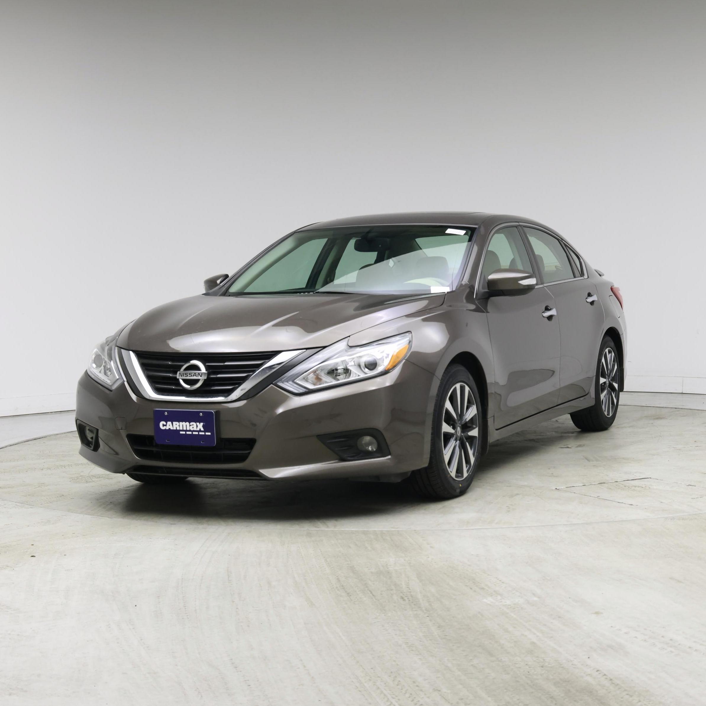 Thumbnail: 2016 Nissan Altima - 4