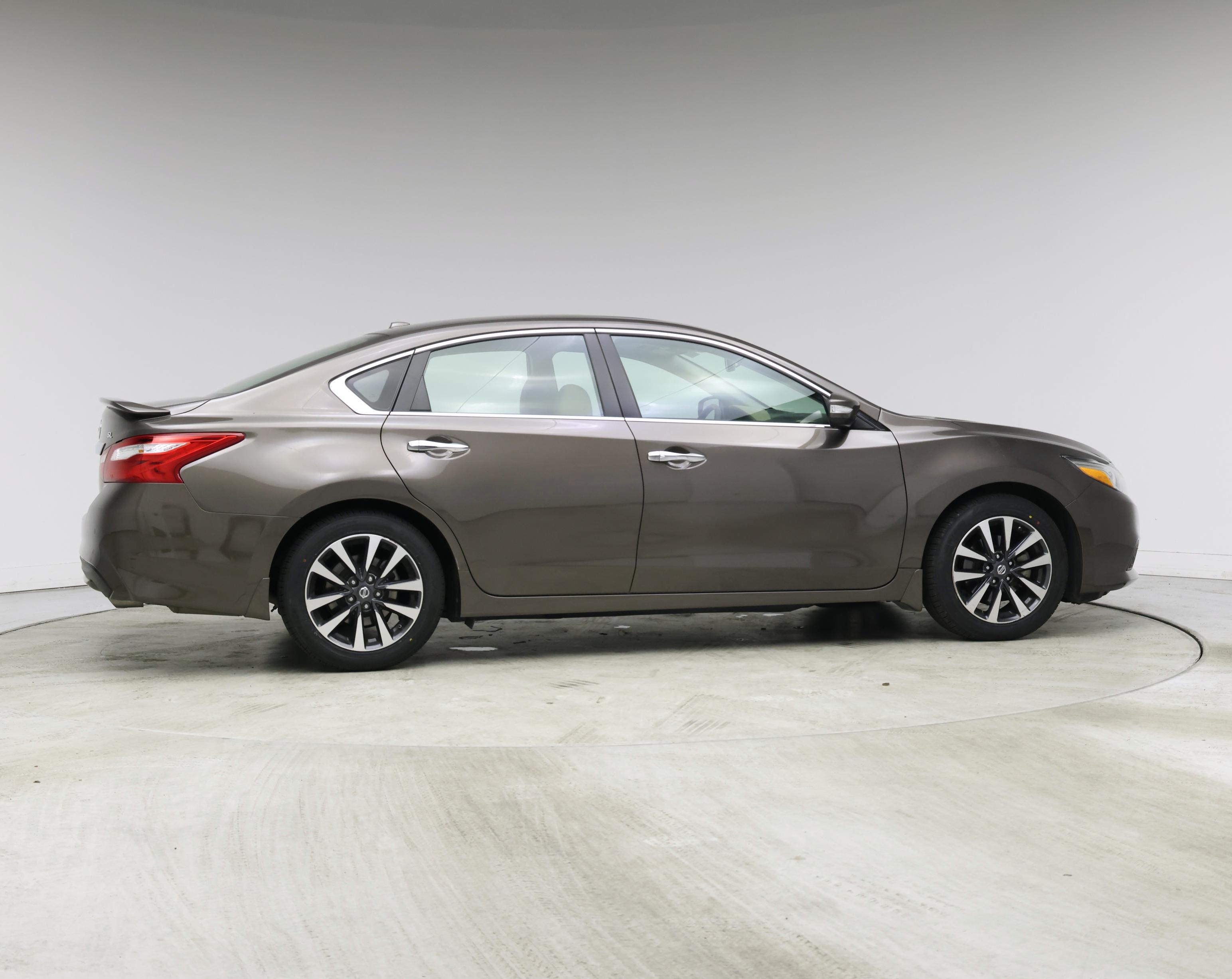 Thumbnail: 2016 Nissan Altima - 7