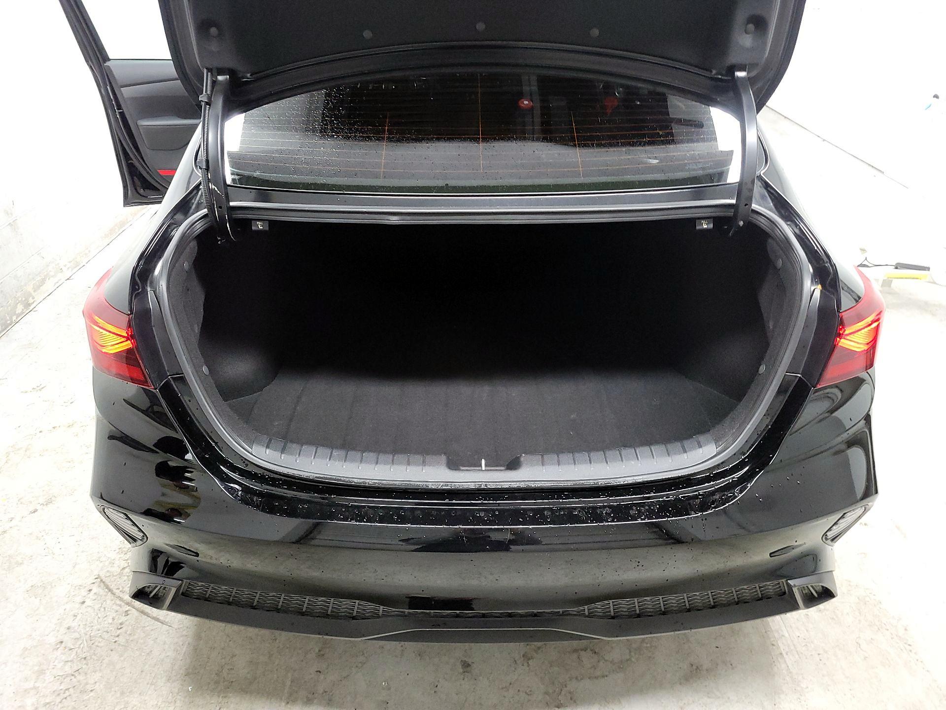 Thumbnail: 2023 Kia Forte - 18