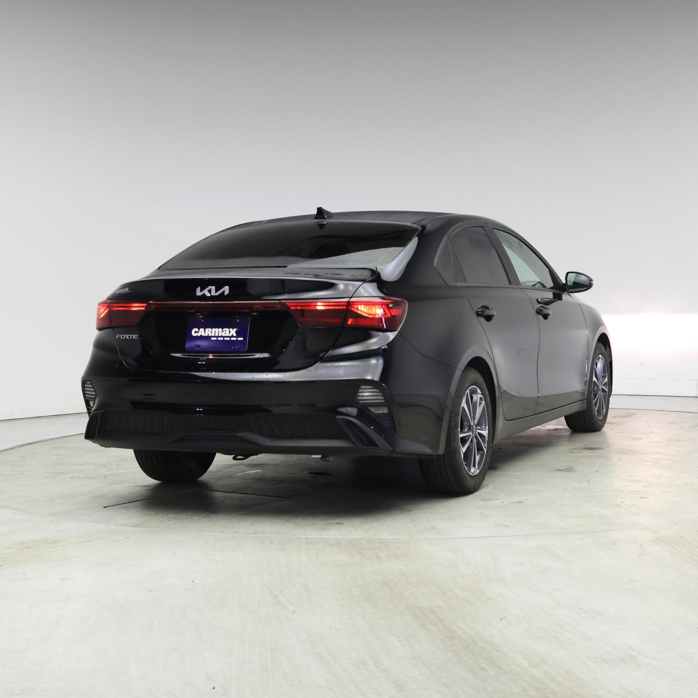 Thumbnail: 2023 Kia Forte - 8