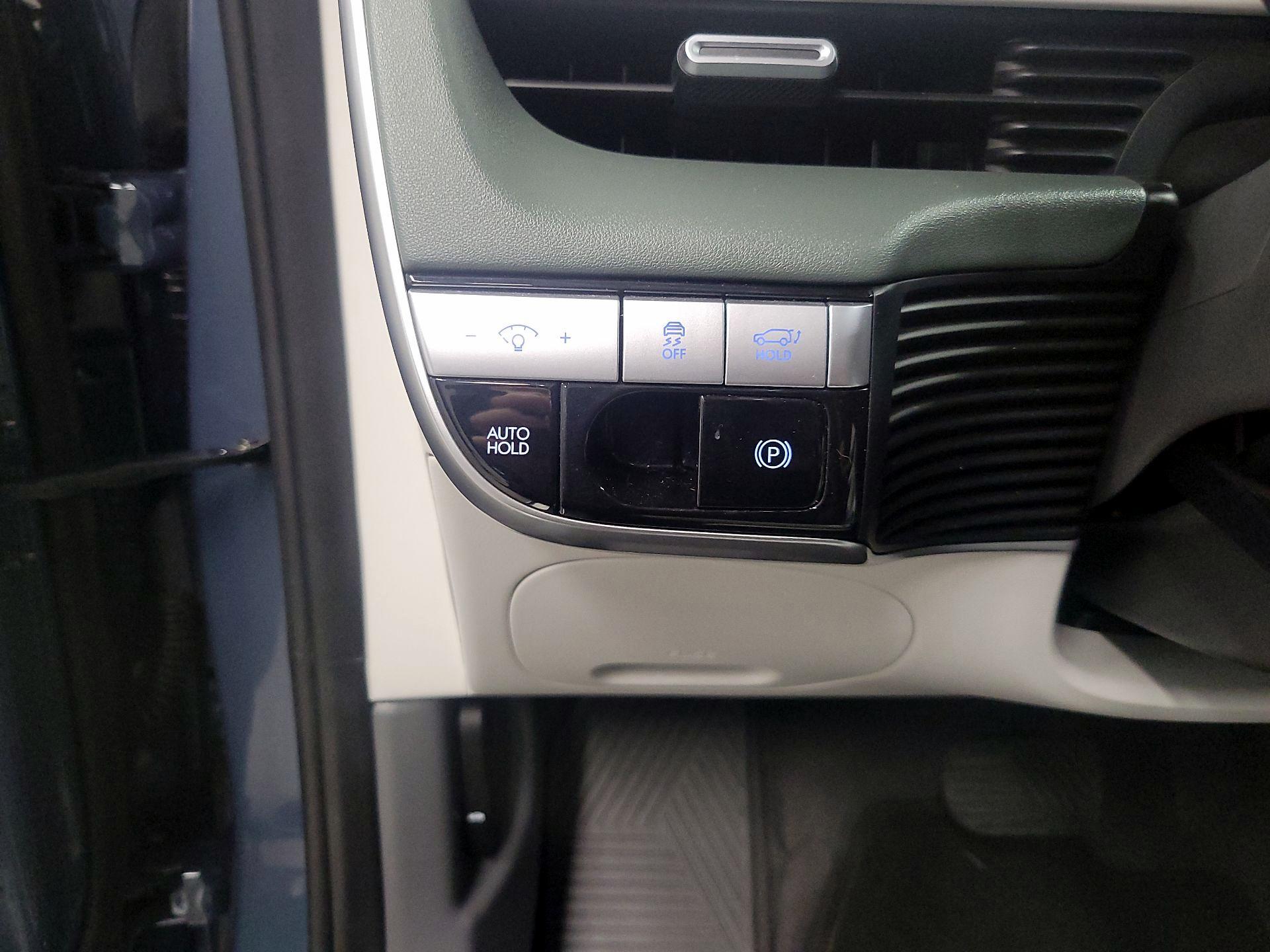 Thumbnail: 2022 Hyundai Ioniq 5 - 13