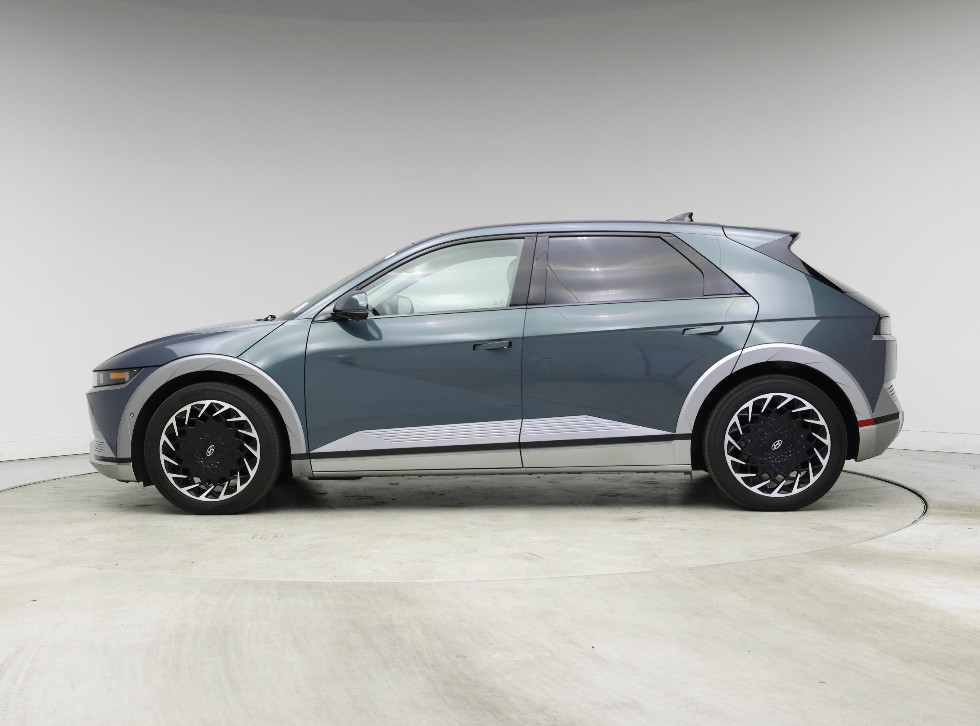 Thumbnail: 2022 Hyundai Ioniq 5 - 3