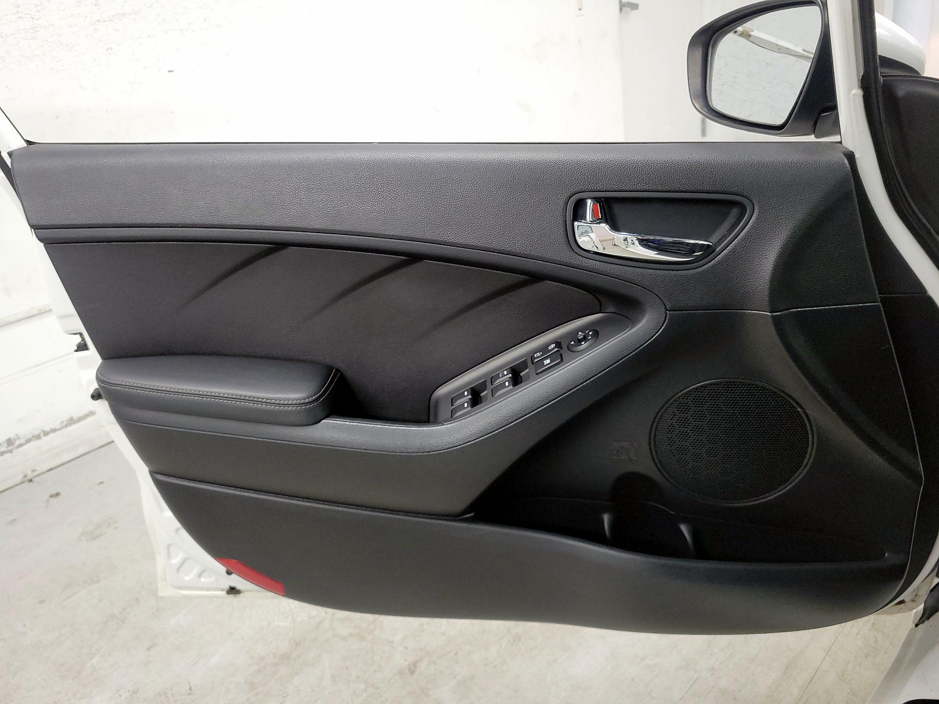 Thumbnail: 2015 Kia Forte - 12