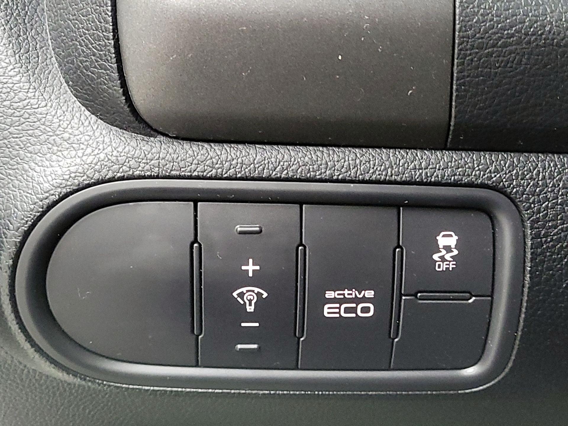 Thumbnail: 2015 Kia Forte - 14