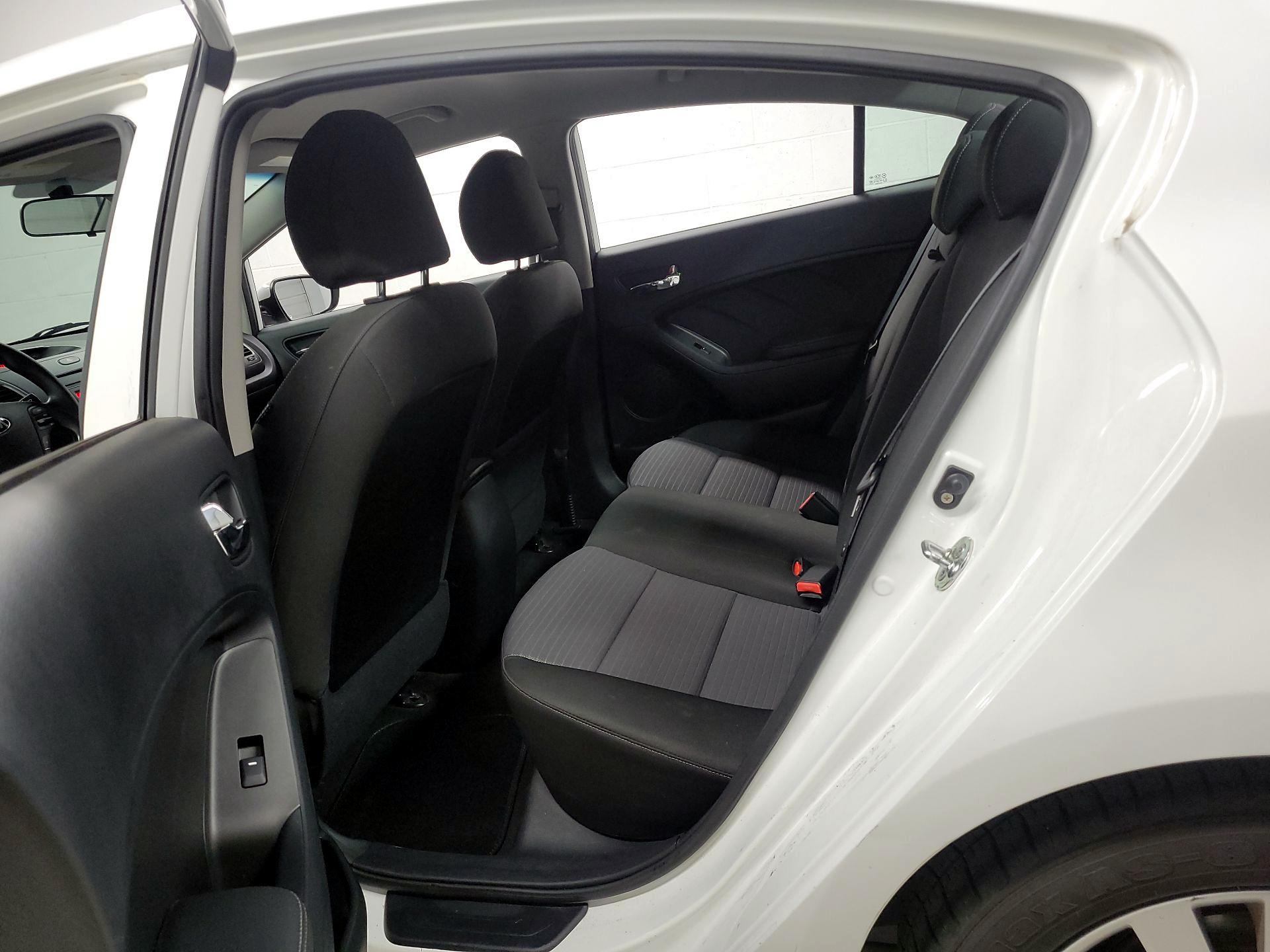 Thumbnail: 2015 Kia Forte - 18