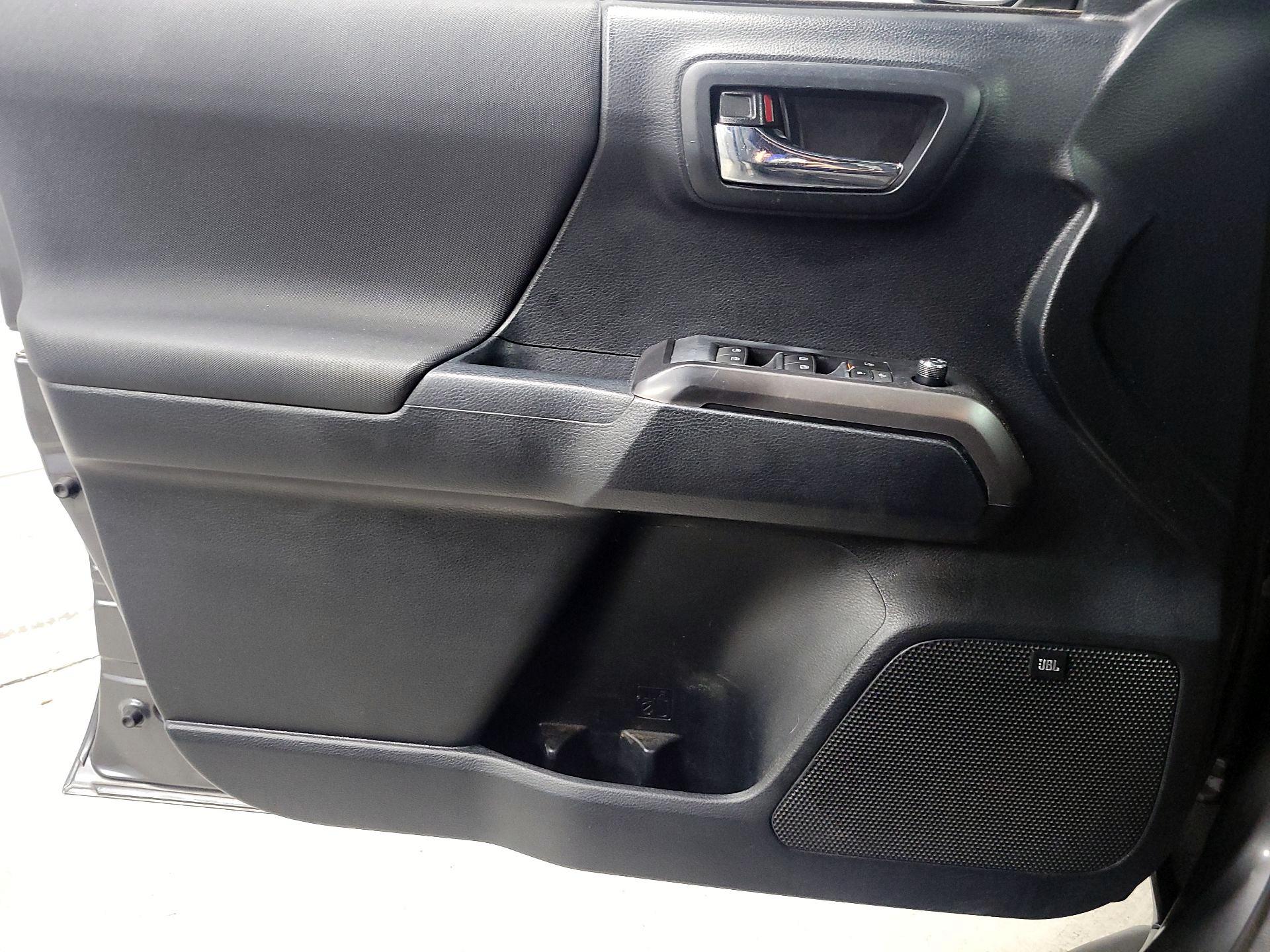 Thumbnail: 2017 Toyota Tacoma - 12