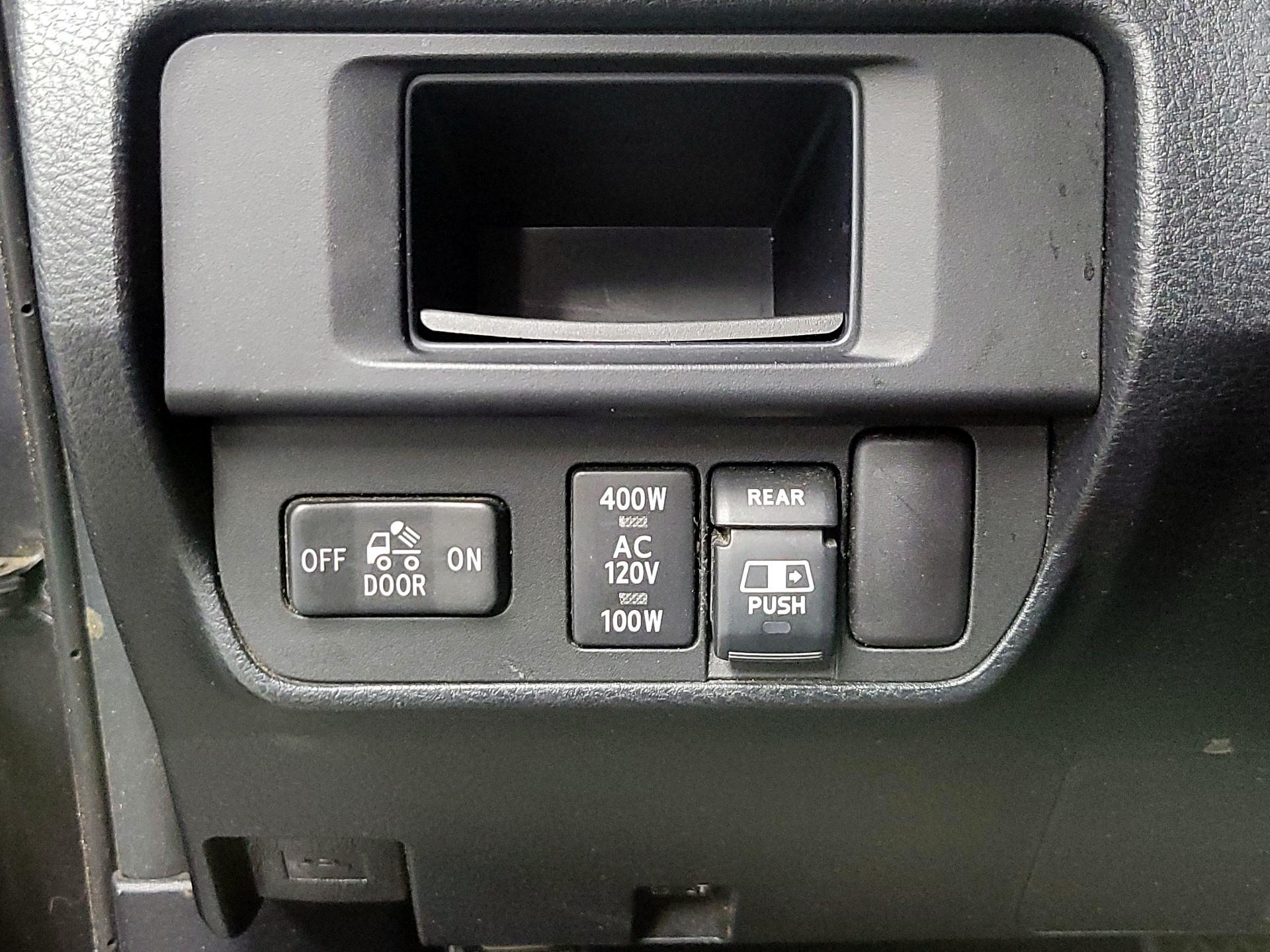 Thumbnail: 2017 Toyota Tacoma - 13