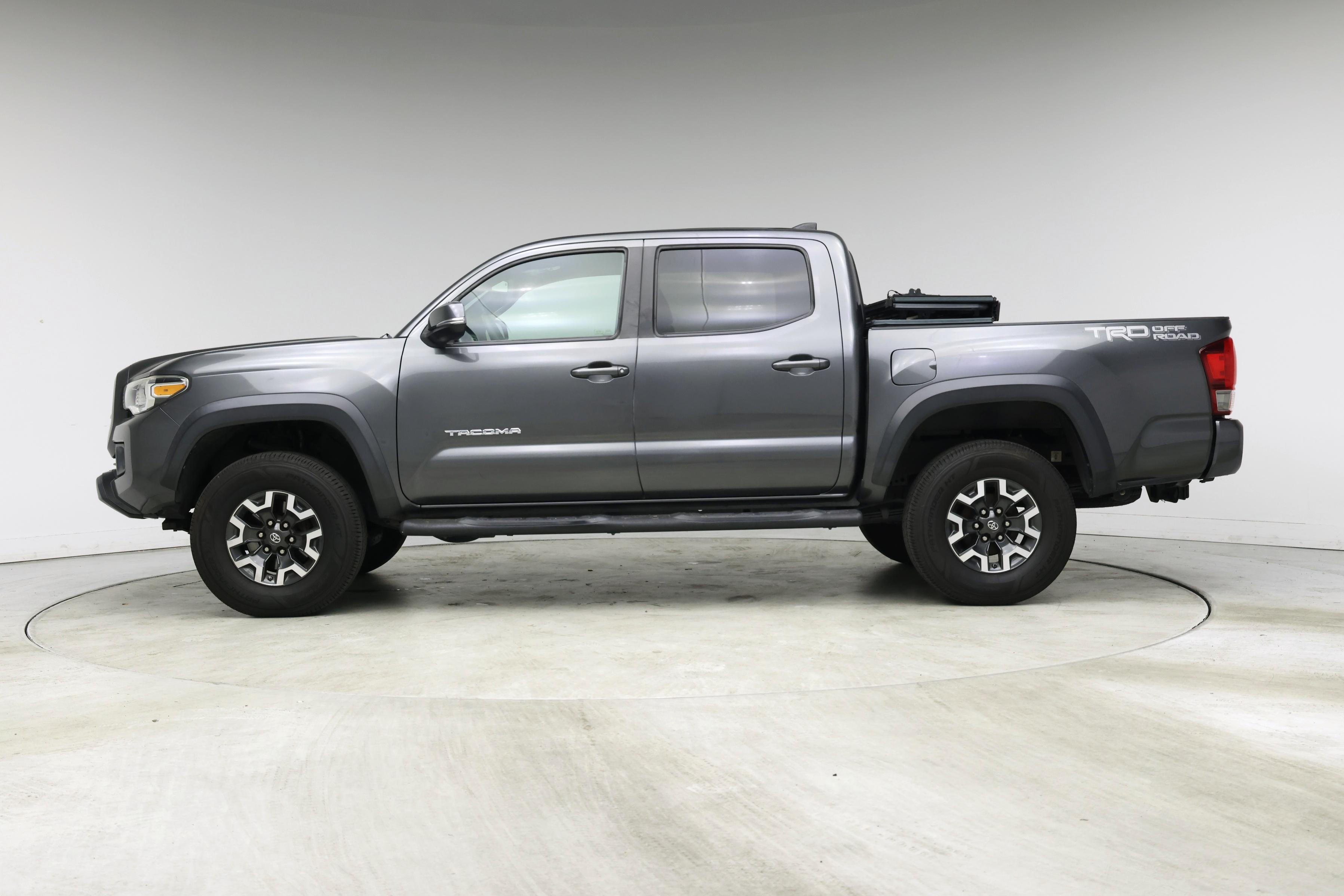 Thumbnail: 2017 Toyota Tacoma - 3