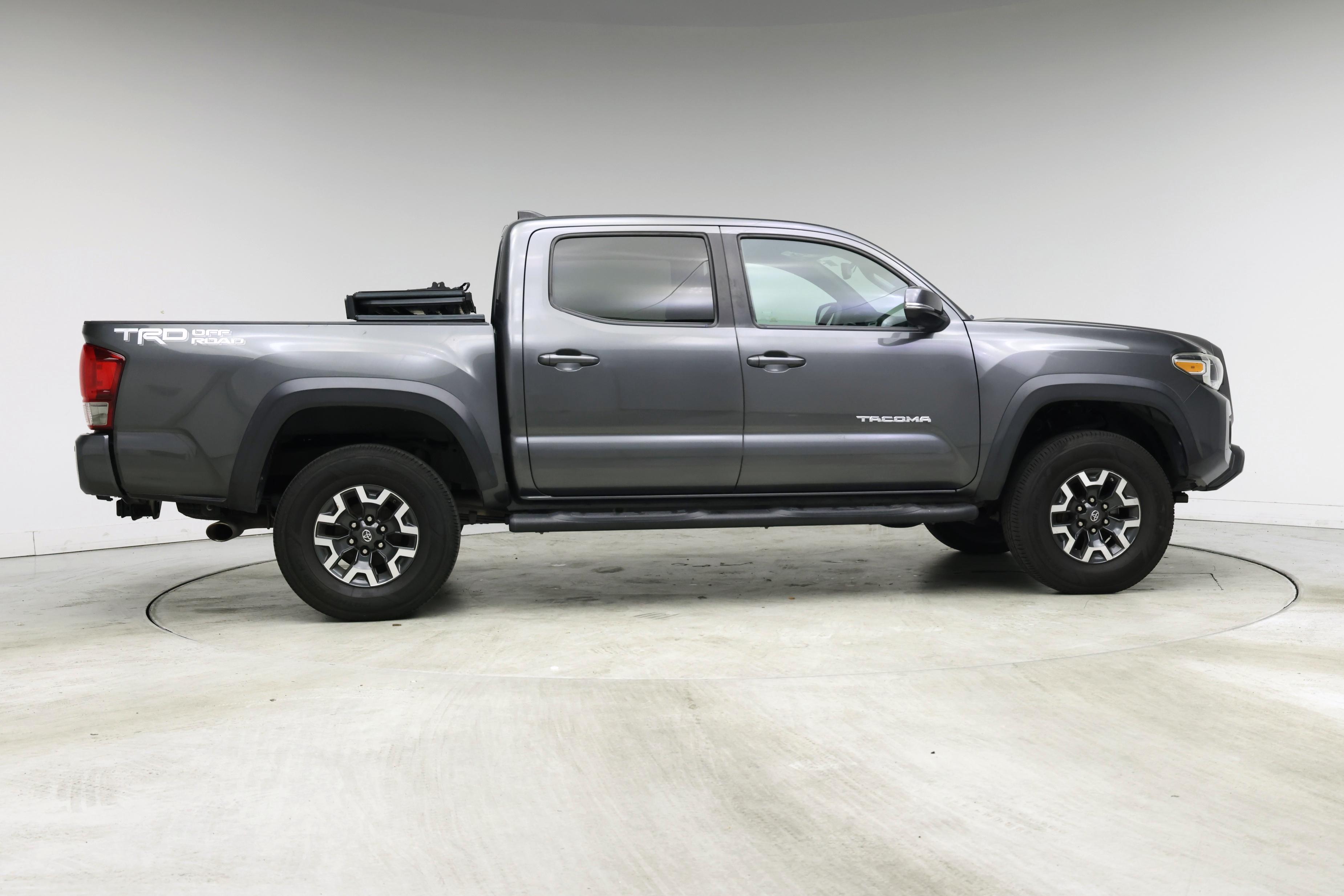 Thumbnail: 2017 Toyota Tacoma - 7