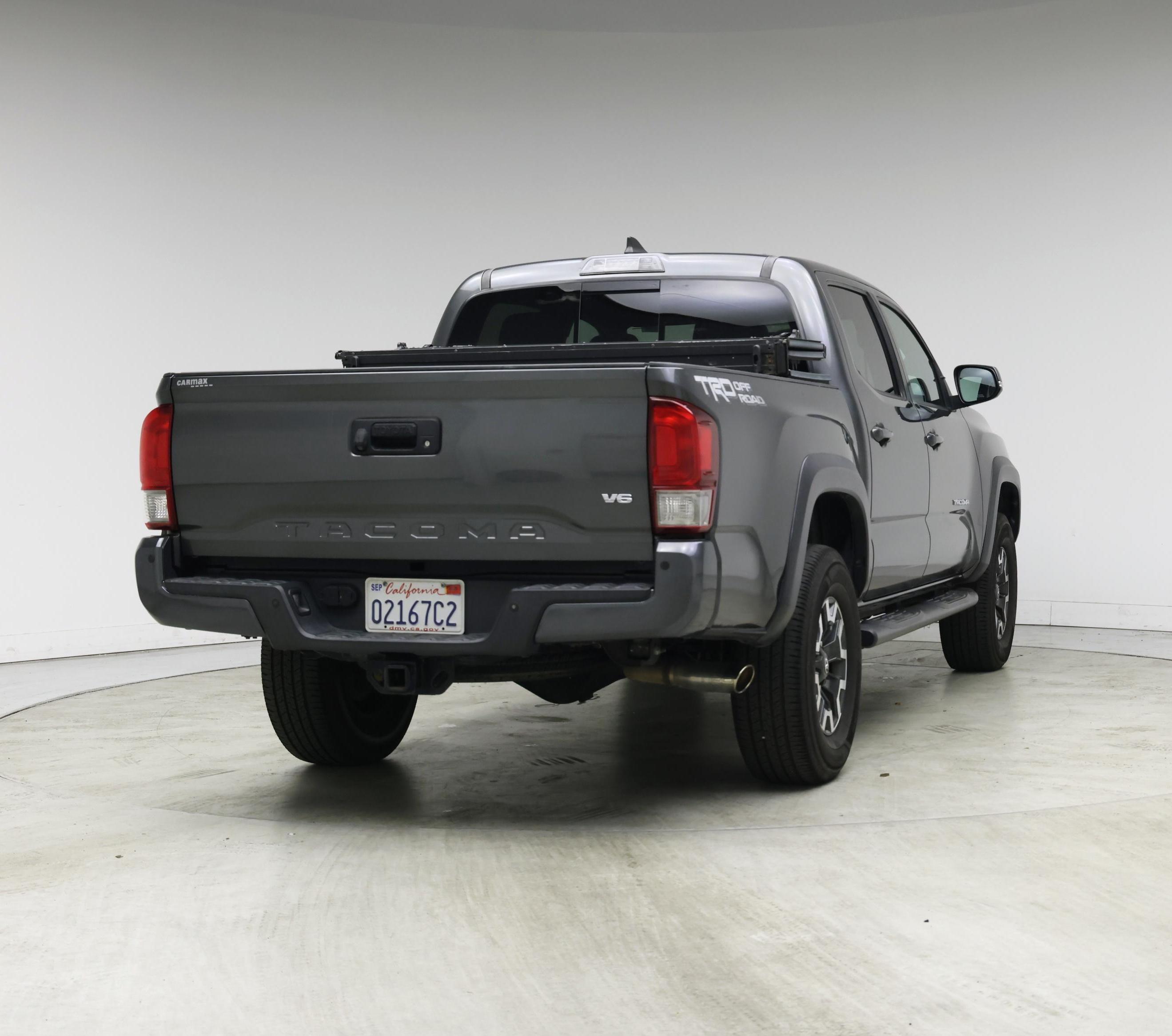 Thumbnail: 2017 Toyota Tacoma - 8