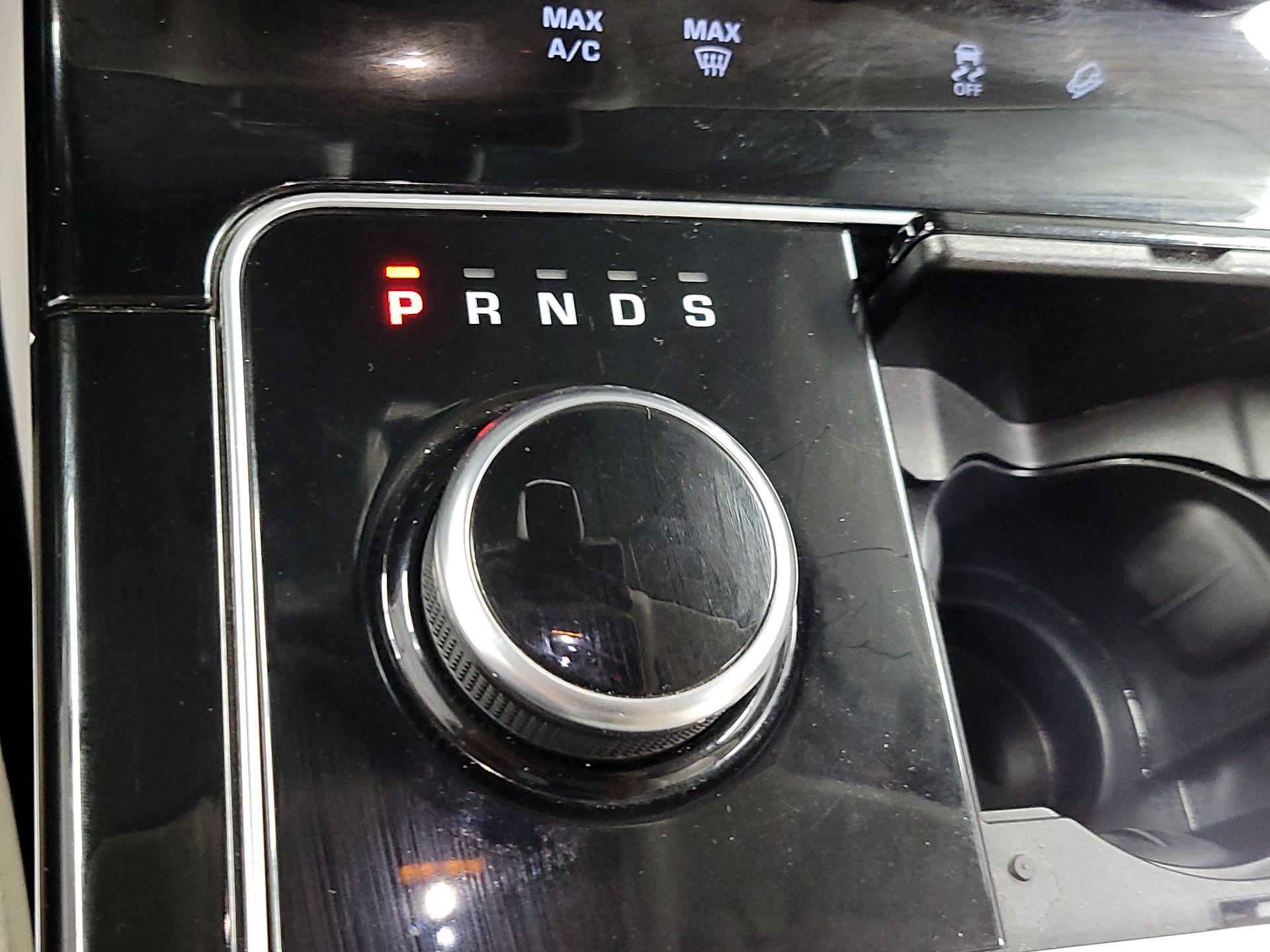 Thumbnail: 2020 Land Rover Range Rover Velar - 16