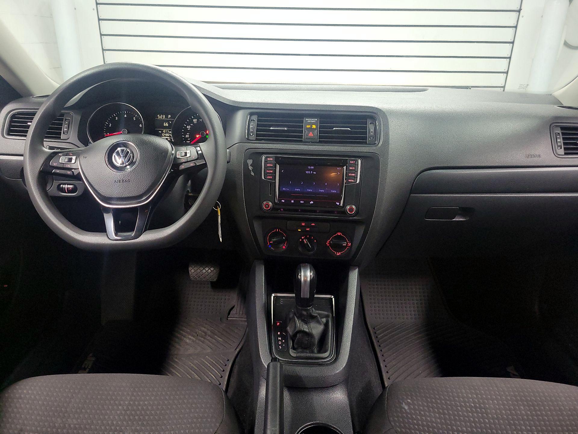 Thumbnail: 2016 Volkswagen Jetta - 9