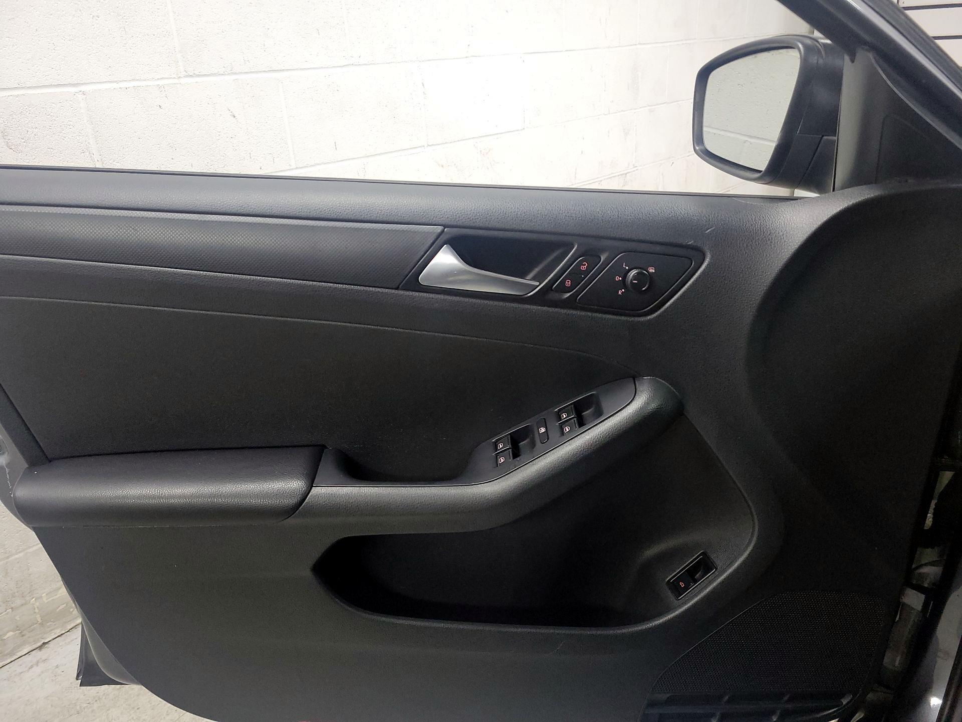 Thumbnail: 2016 Volkswagen Jetta - 12