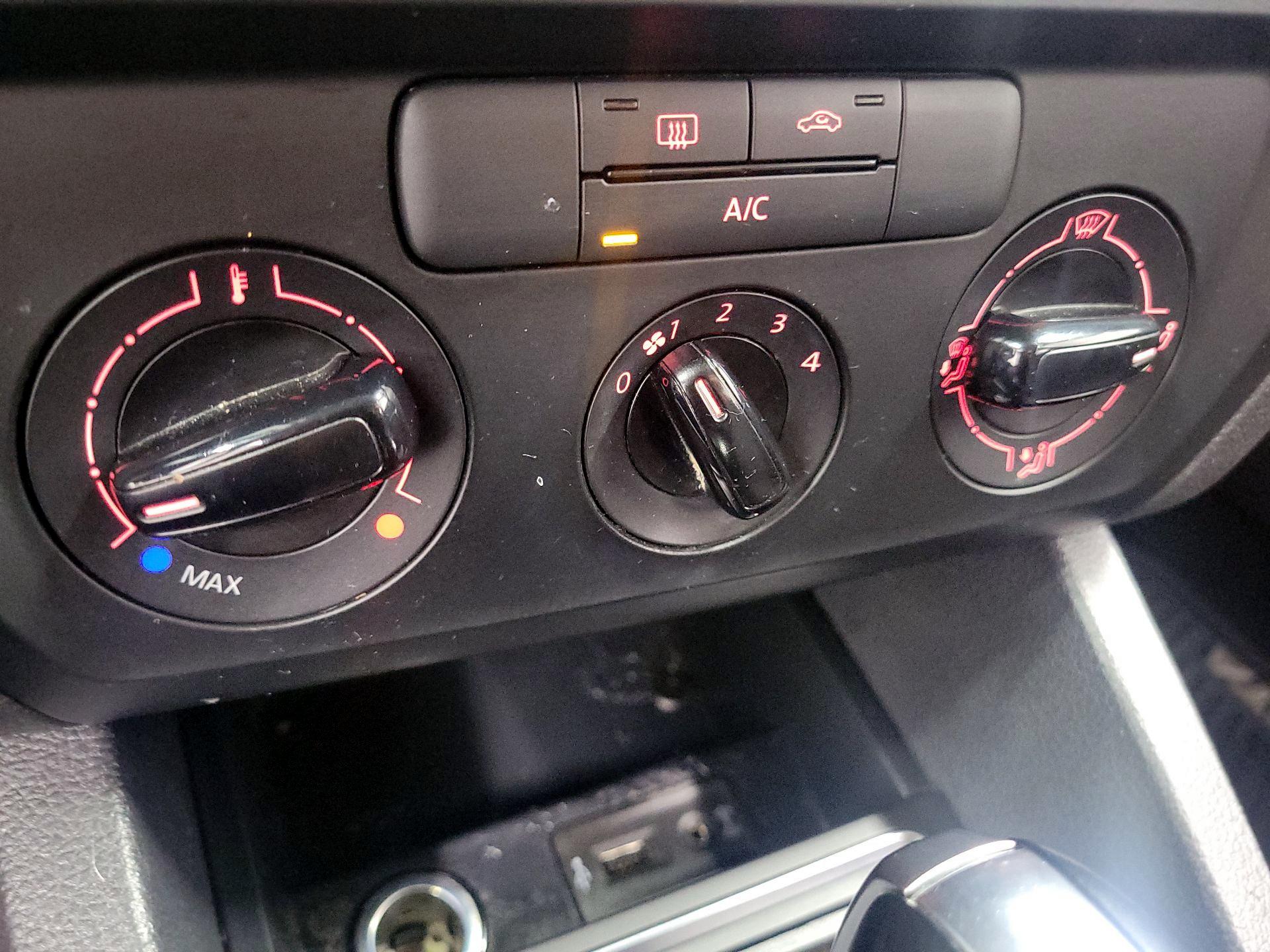 Thumbnail: 2016 Volkswagen Jetta - 16