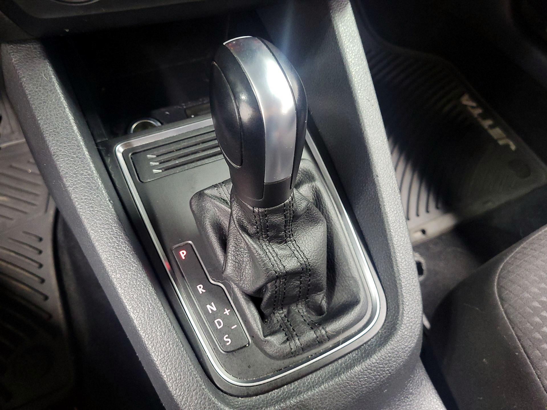 Thumbnail: 2016 Volkswagen Jetta - 17