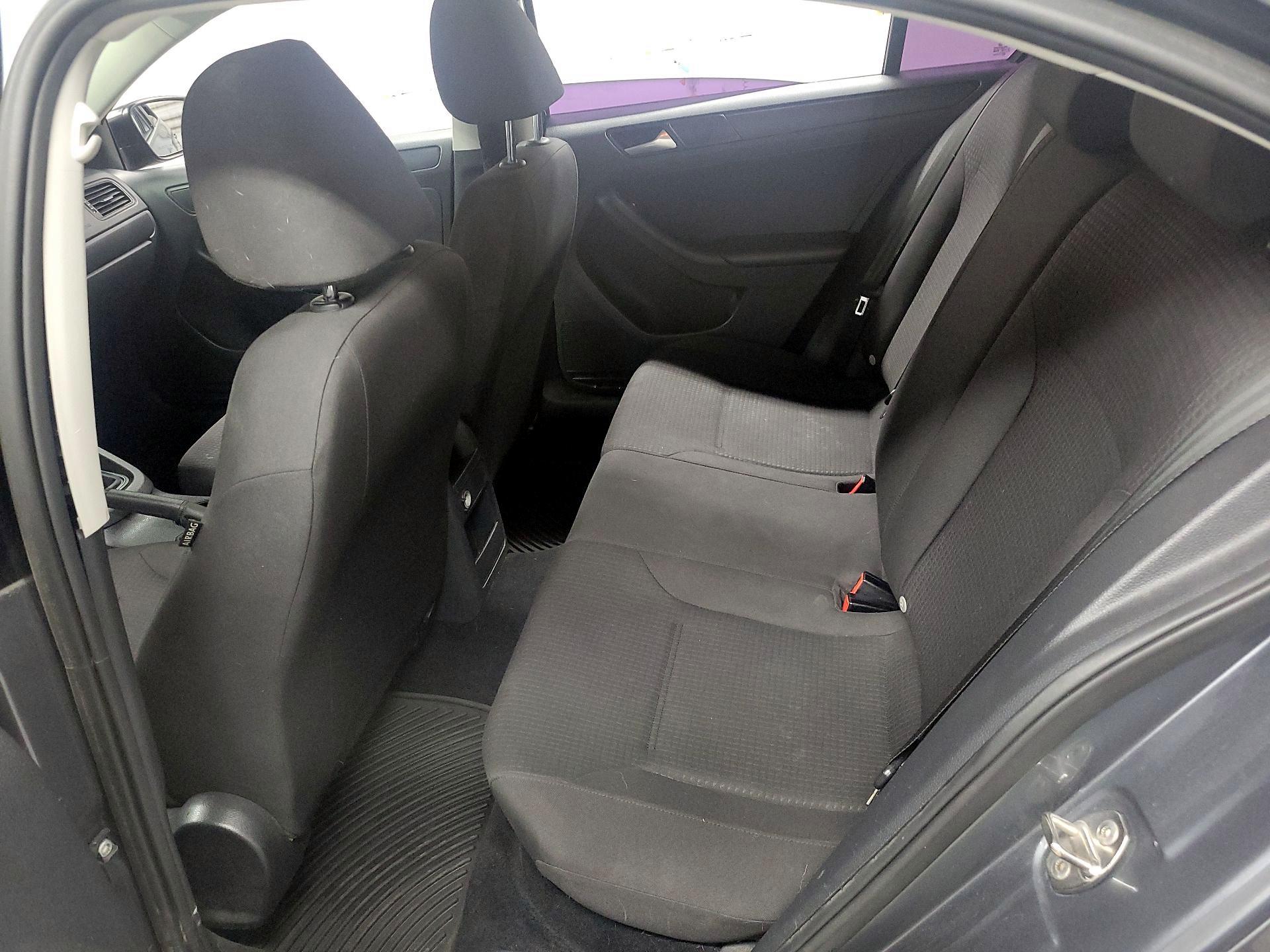 Thumbnail: 2016 Volkswagen Jetta - 18