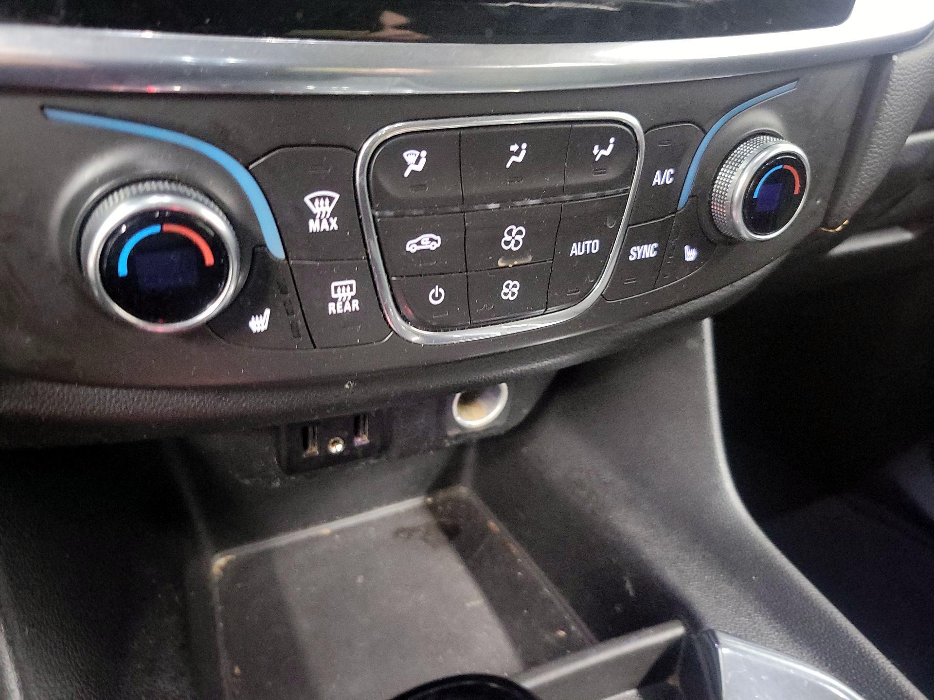 Thumbnail: 2019 Chevrolet Traverse - 14