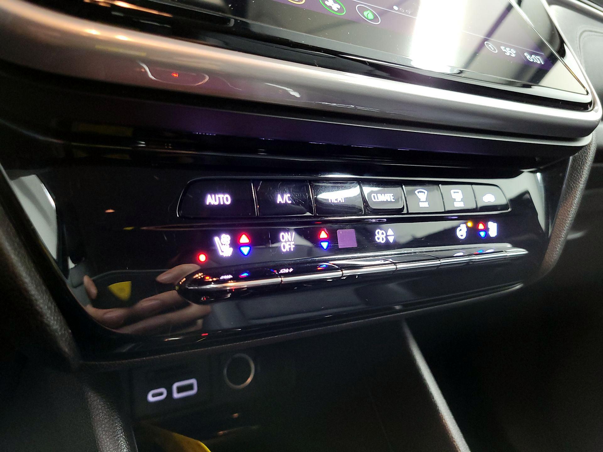 Thumbnail: 2023 Chevrolet Bolt EUV - 16