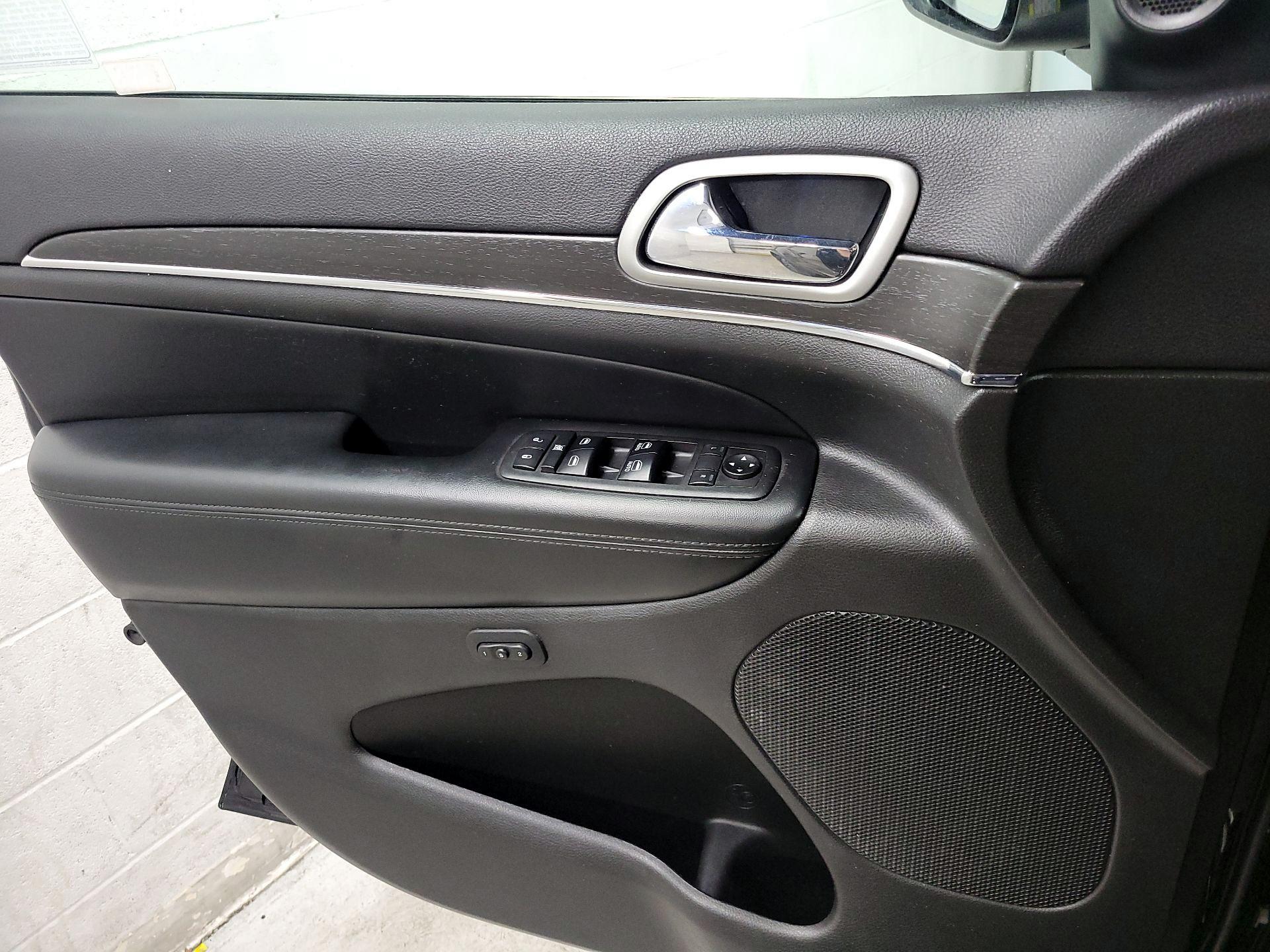 Thumbnail: 2018 Jeep Grand Cherokee - 12