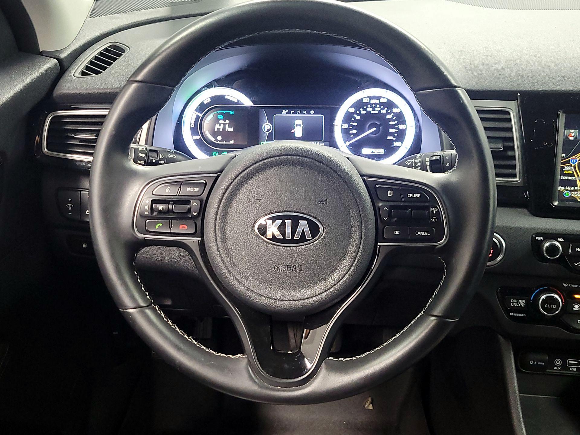 Thumbnail: 2017 Kia Niro - 10