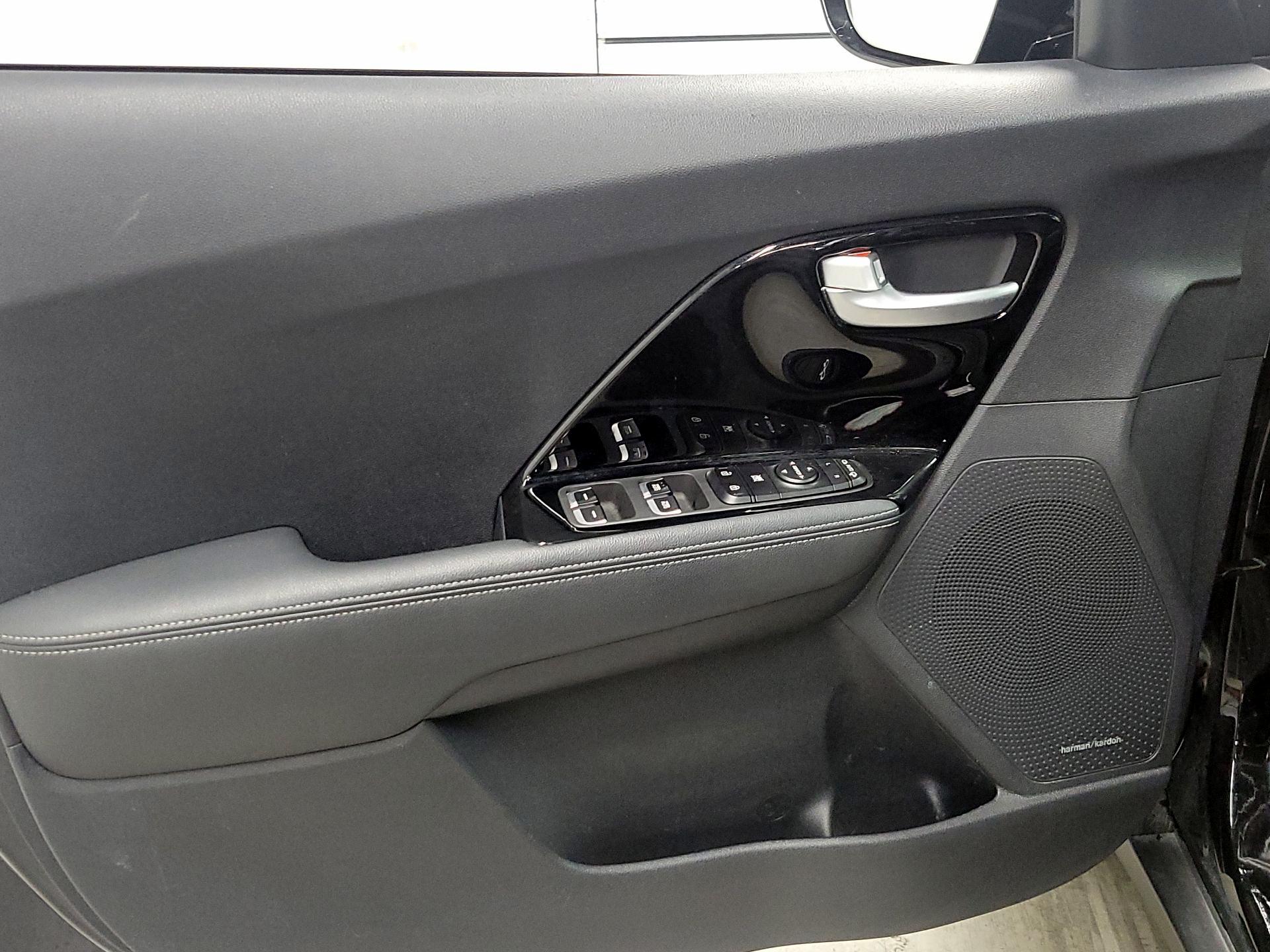 Thumbnail: 2017 Kia Niro - 12