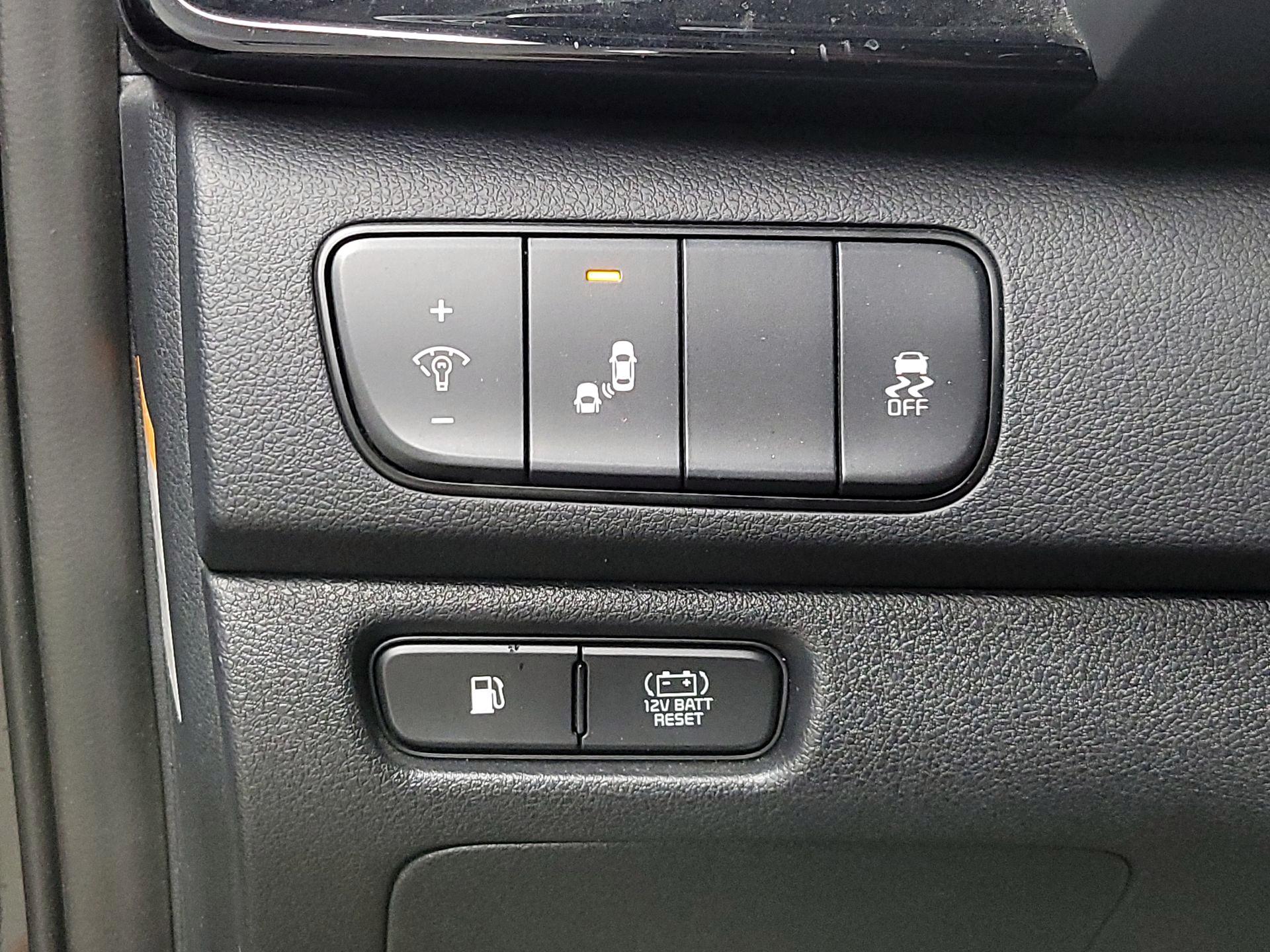 Thumbnail: 2017 Kia Niro - 13