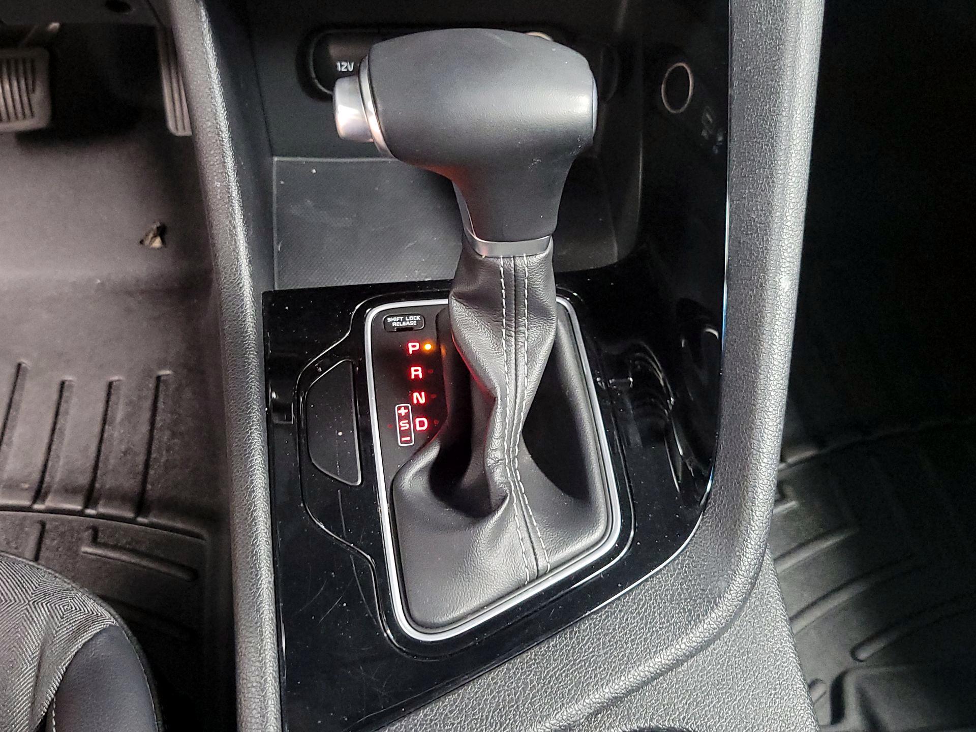 Thumbnail: 2017 Kia Niro - 17