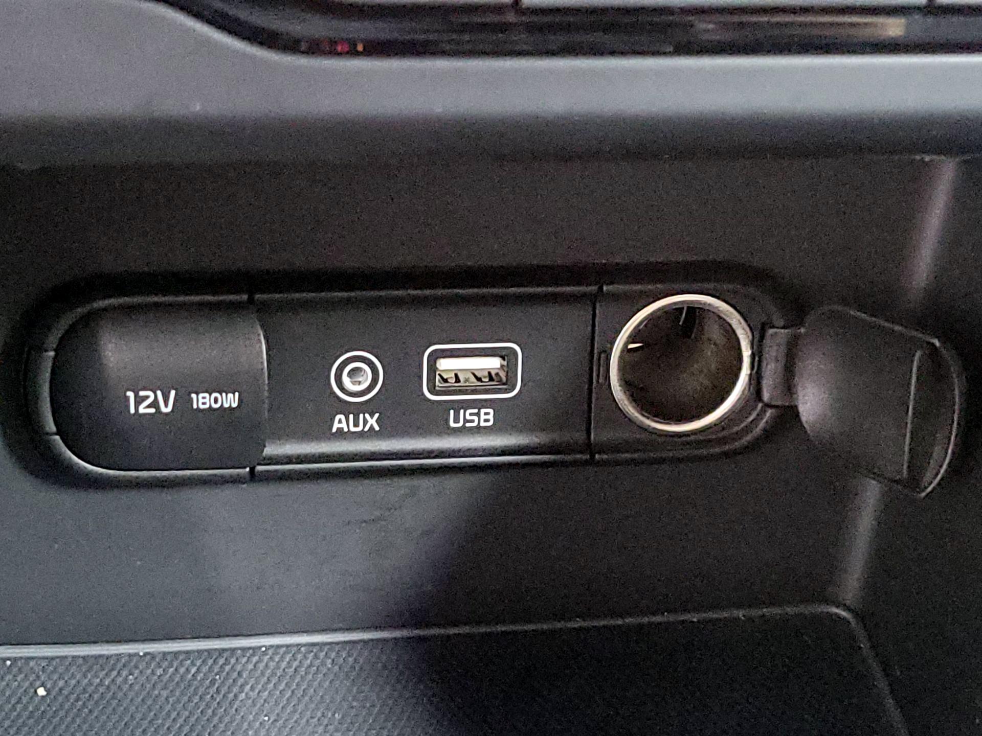 Thumbnail: 2017 Kia Niro - 18