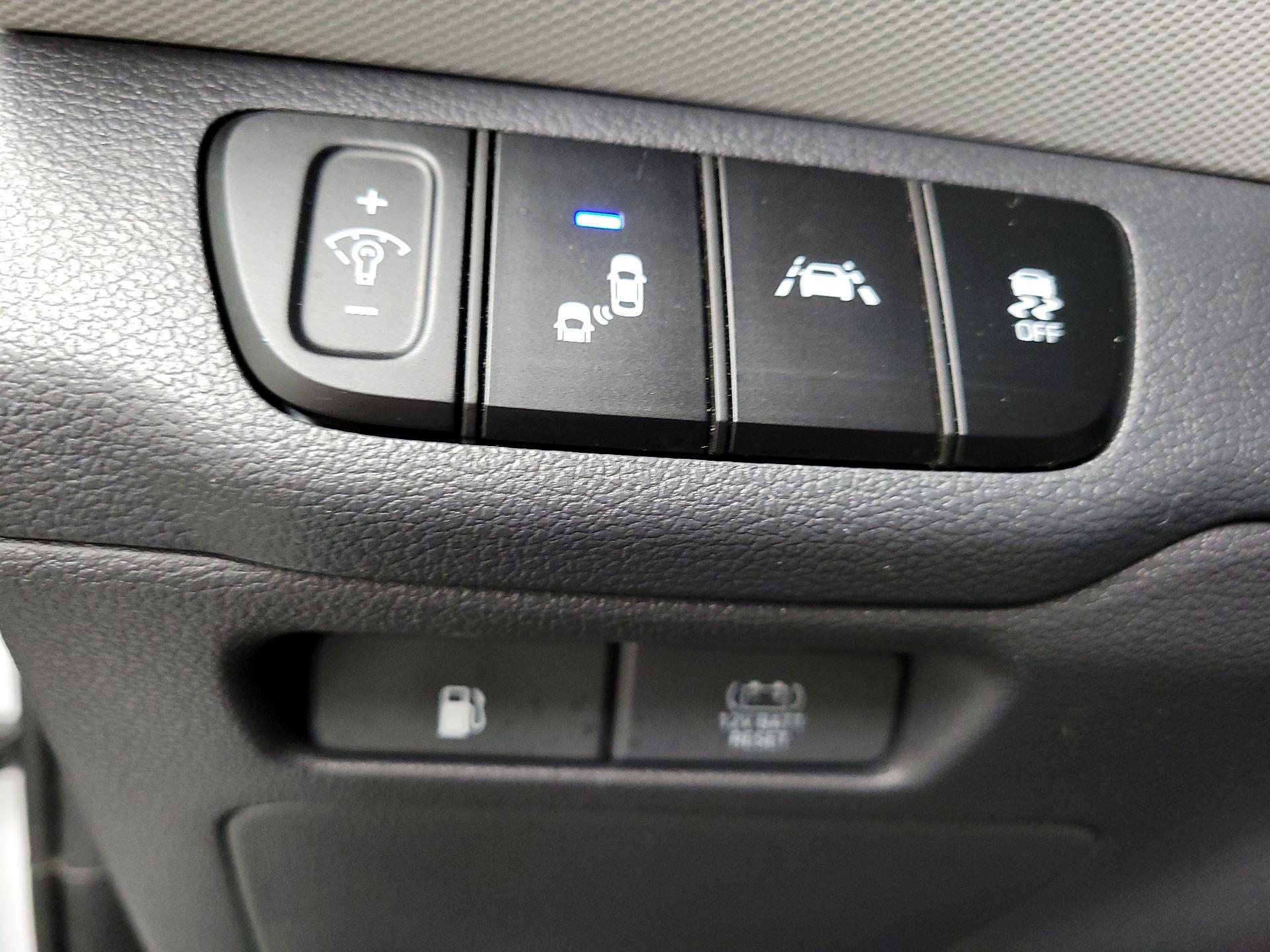 Thumbnail: 2020 Hyundai Ioniq - 13