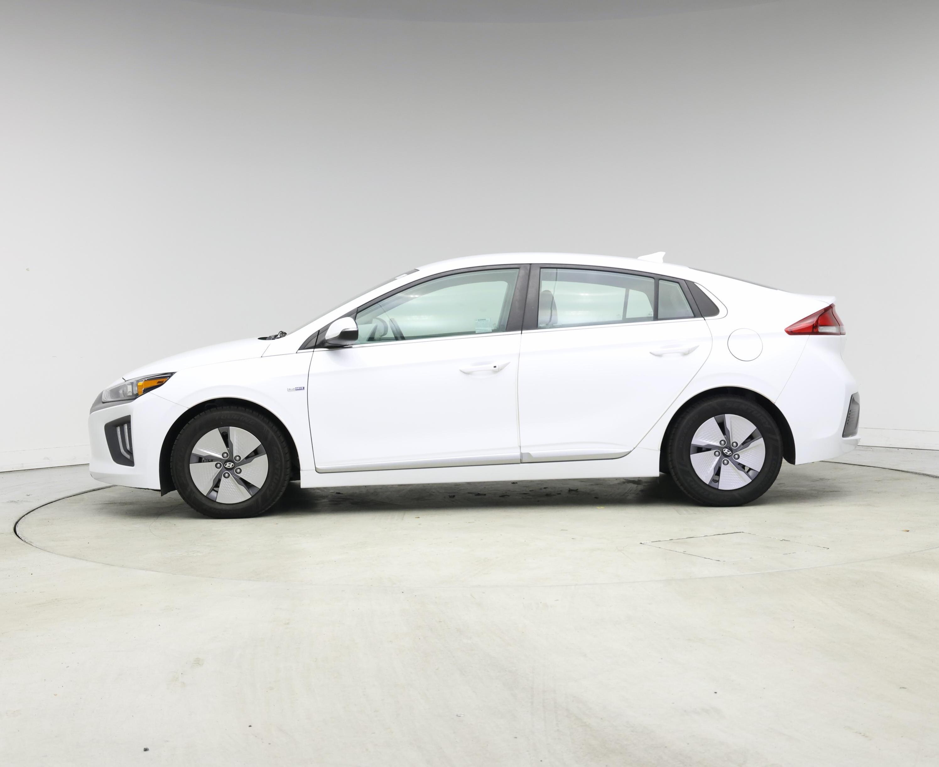 Thumbnail: 2020 Hyundai Ioniq - 3