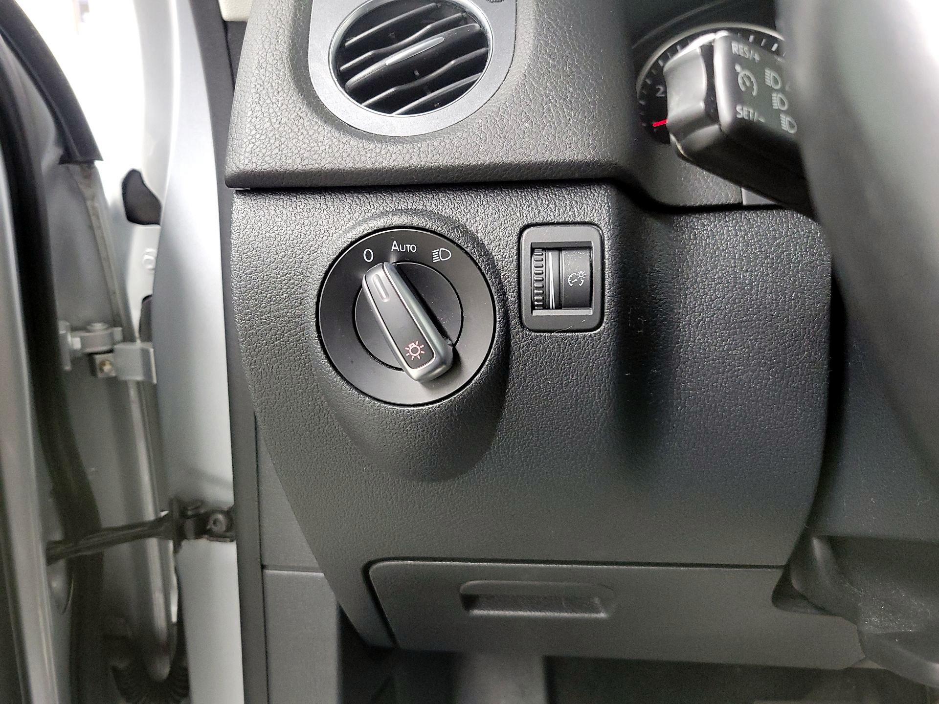 Thumbnail: 2017 Volkswagen Tiguan - 13