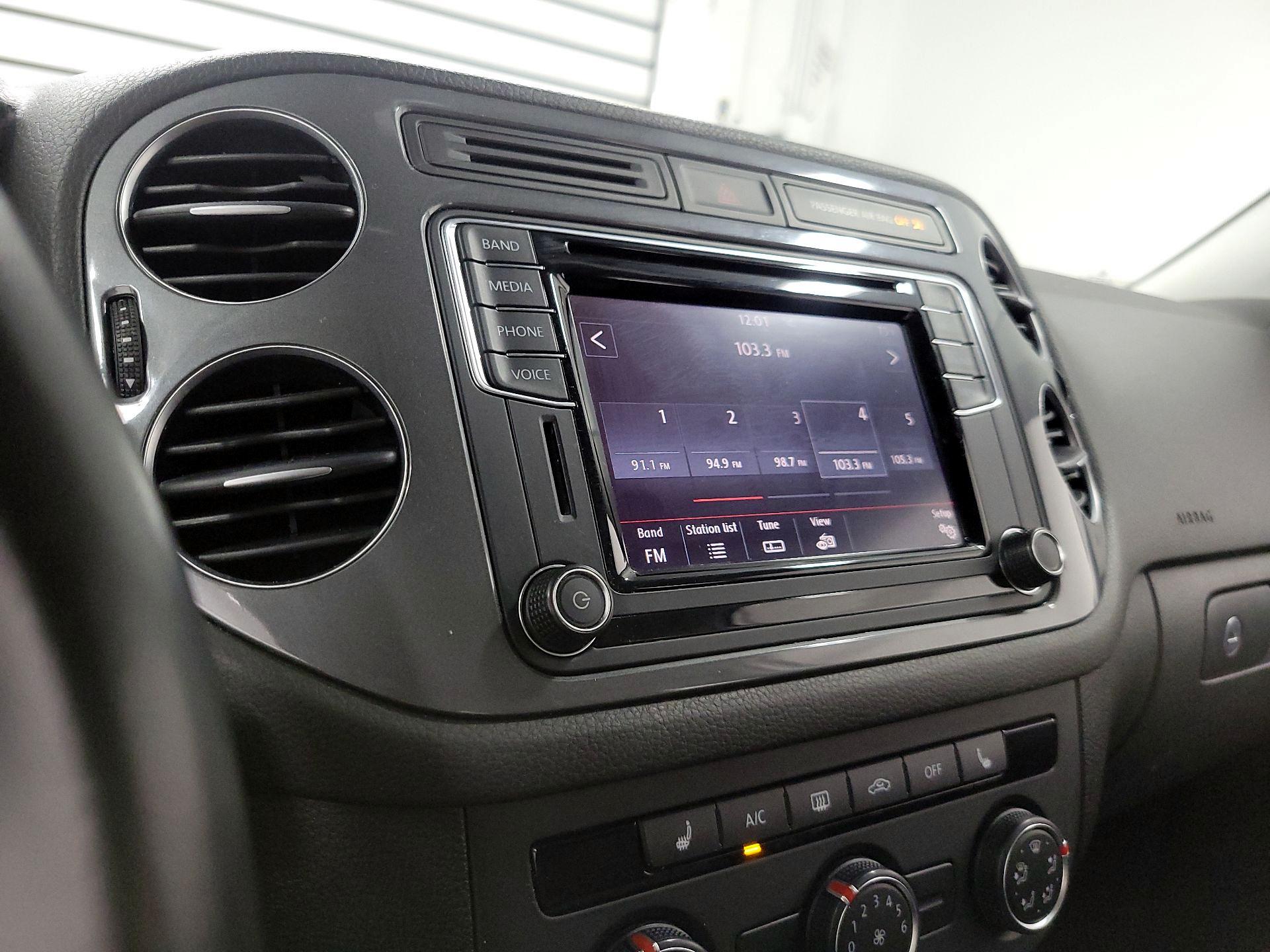 Thumbnail: 2017 Volkswagen Tiguan - 15