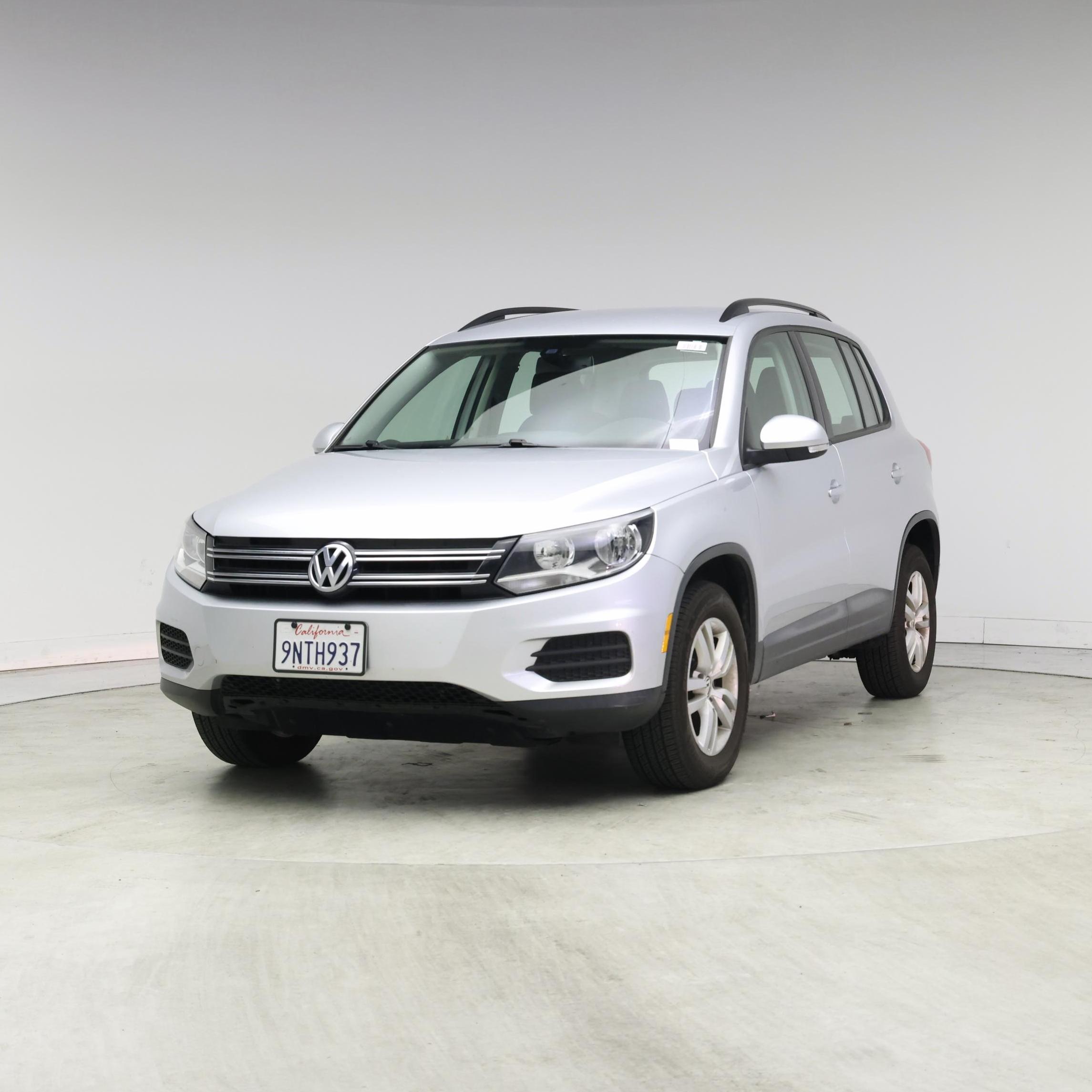 Thumbnail: 2017 Volkswagen Tiguan - 4