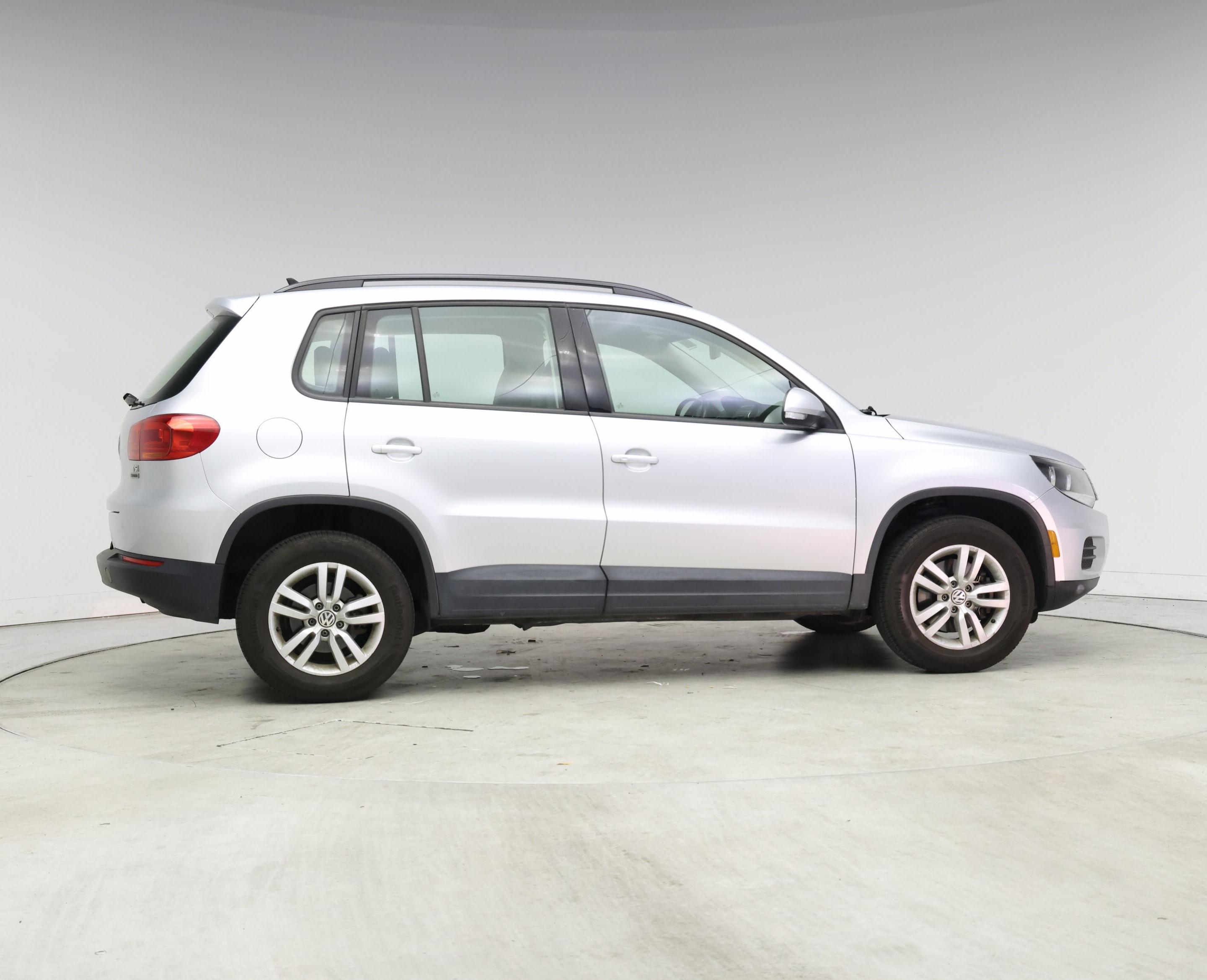 Thumbnail: 2017 Volkswagen Tiguan - 7