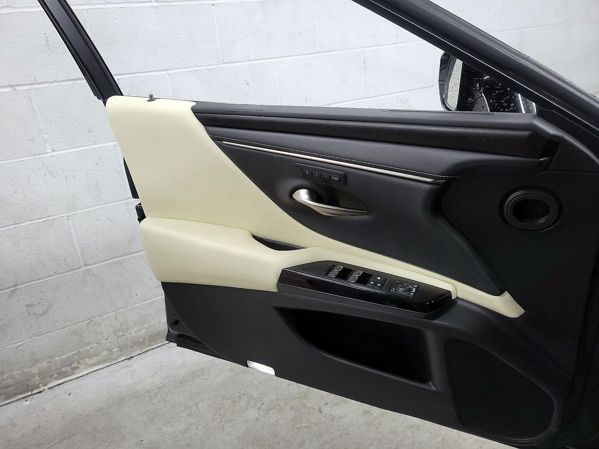 Thumbnail: 2022 Lexus ES - 12