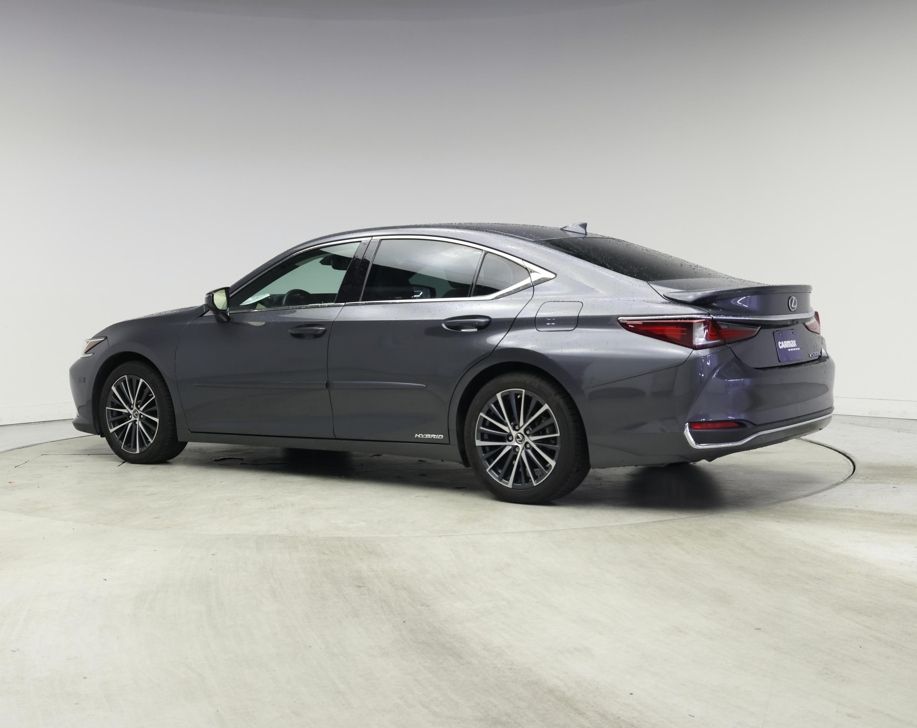 Thumbnail: 2022 Lexus ES - 2