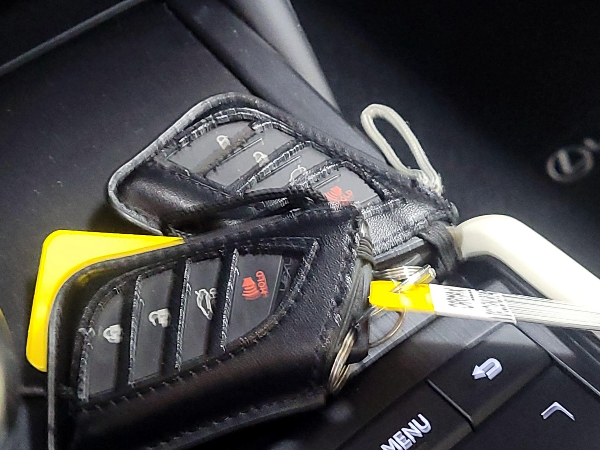 Thumbnail: 2022 Lexus ES - 20