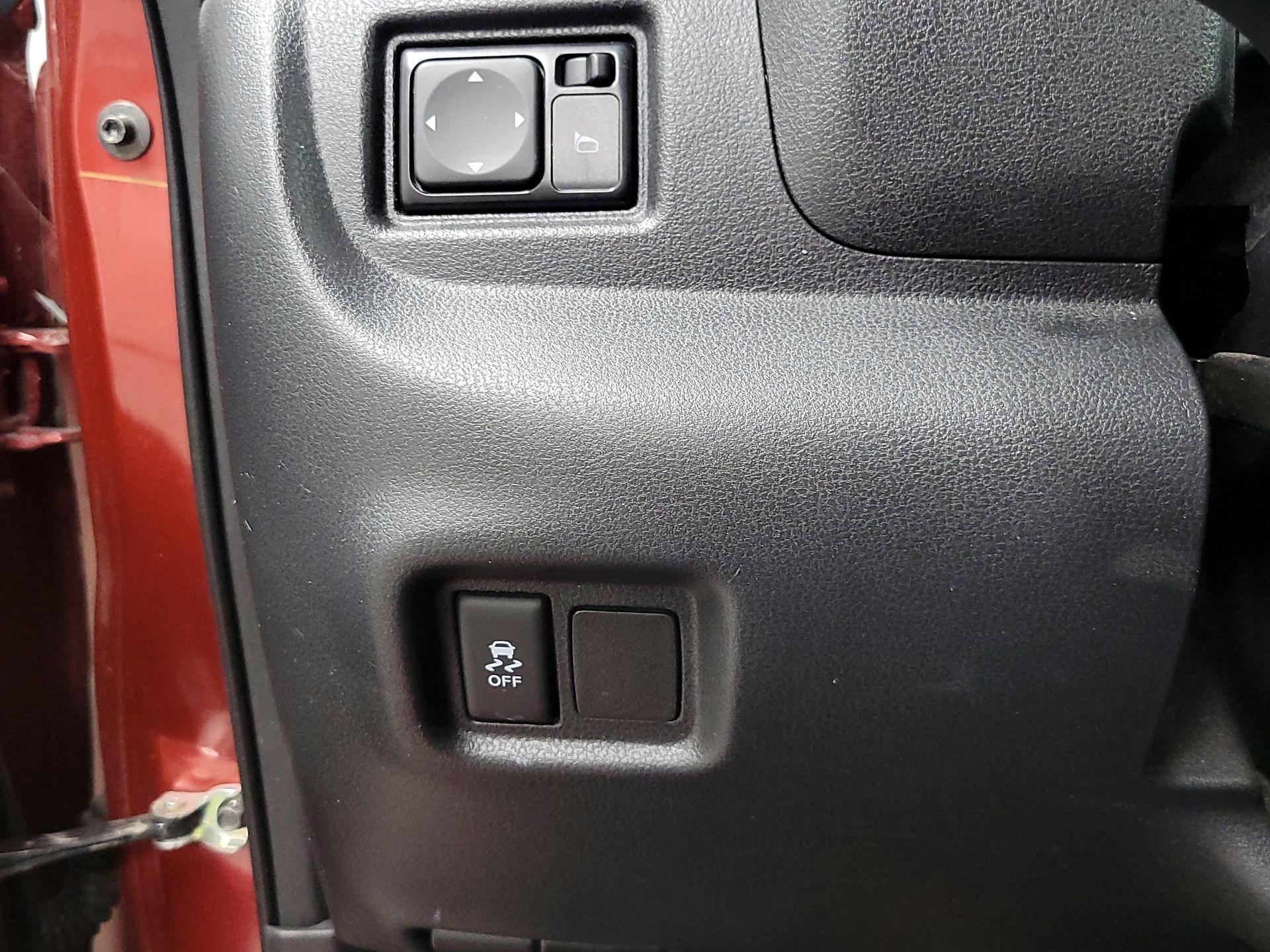 Thumbnail: 2018 Nissan Versa Note - 13