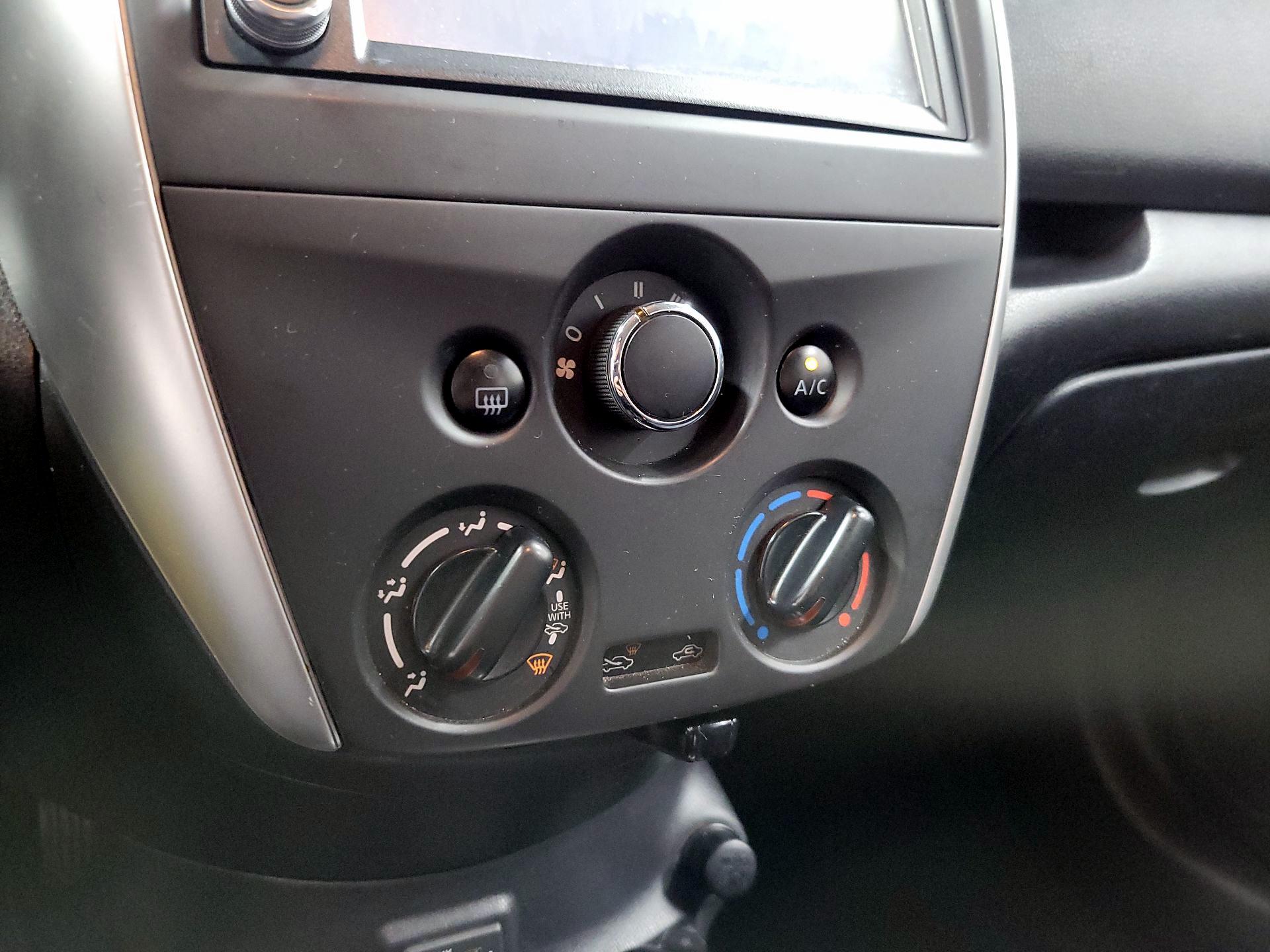 Thumbnail: 2018 Nissan Versa Note - 15