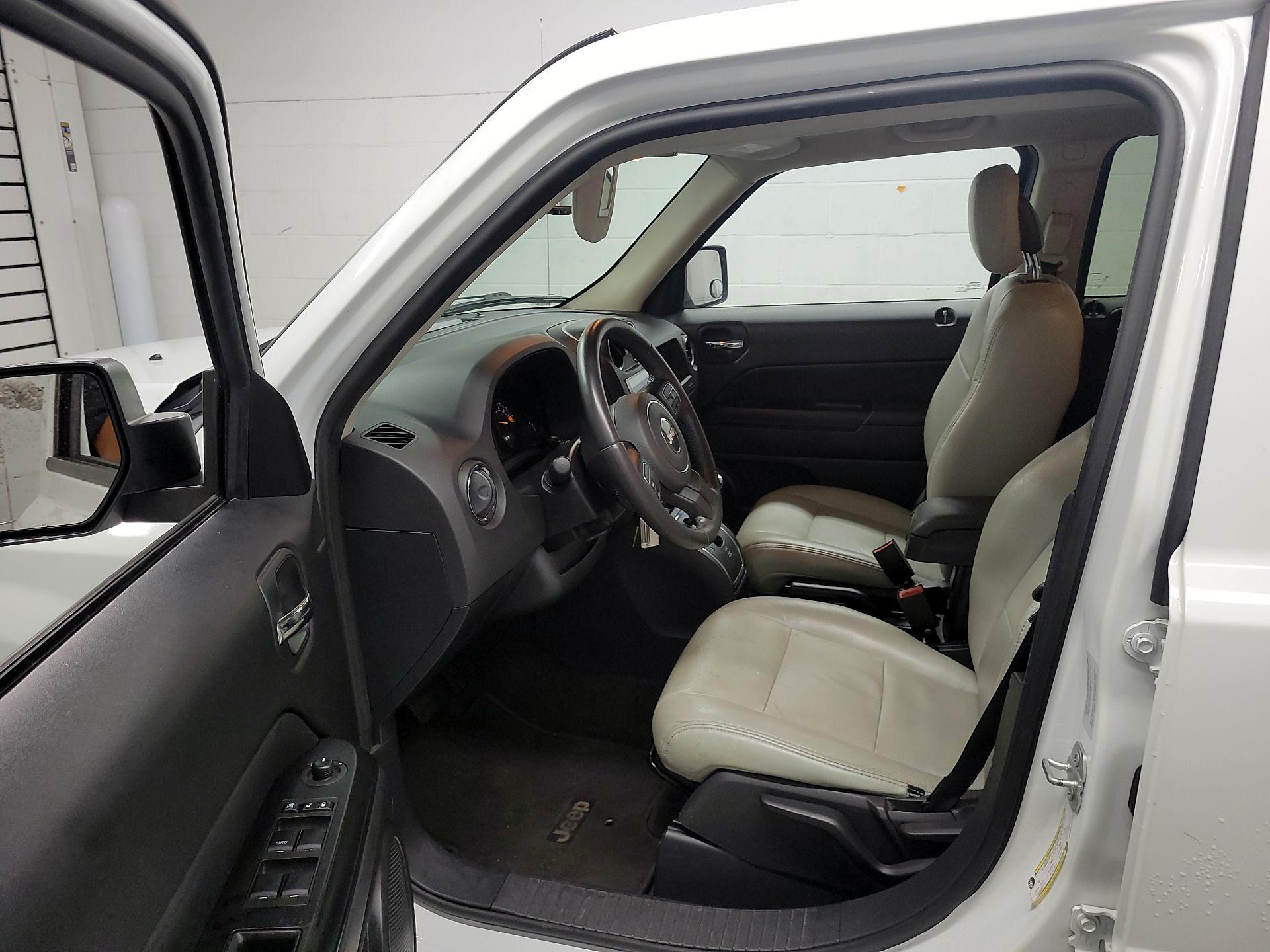 Thumbnail: 2016 Jeep Patriot - 11